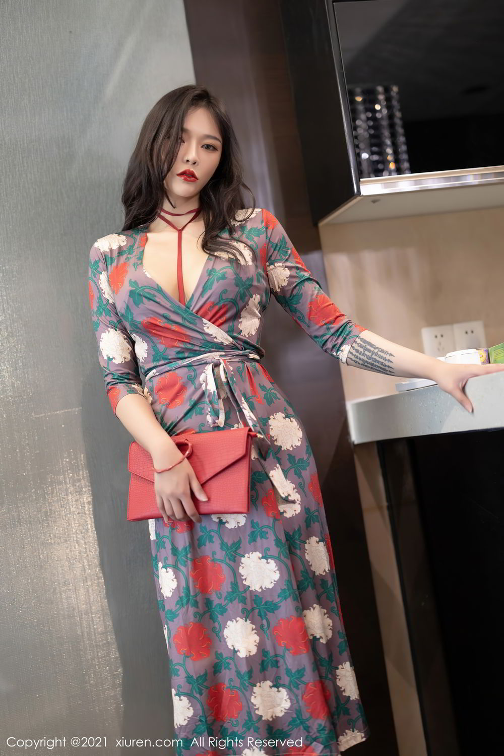 冷艳美人娜比 华丽雍容的长裙