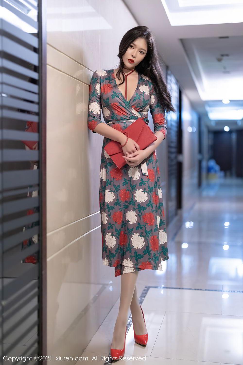 冷艳美人娜比 华丽雍容的长裙