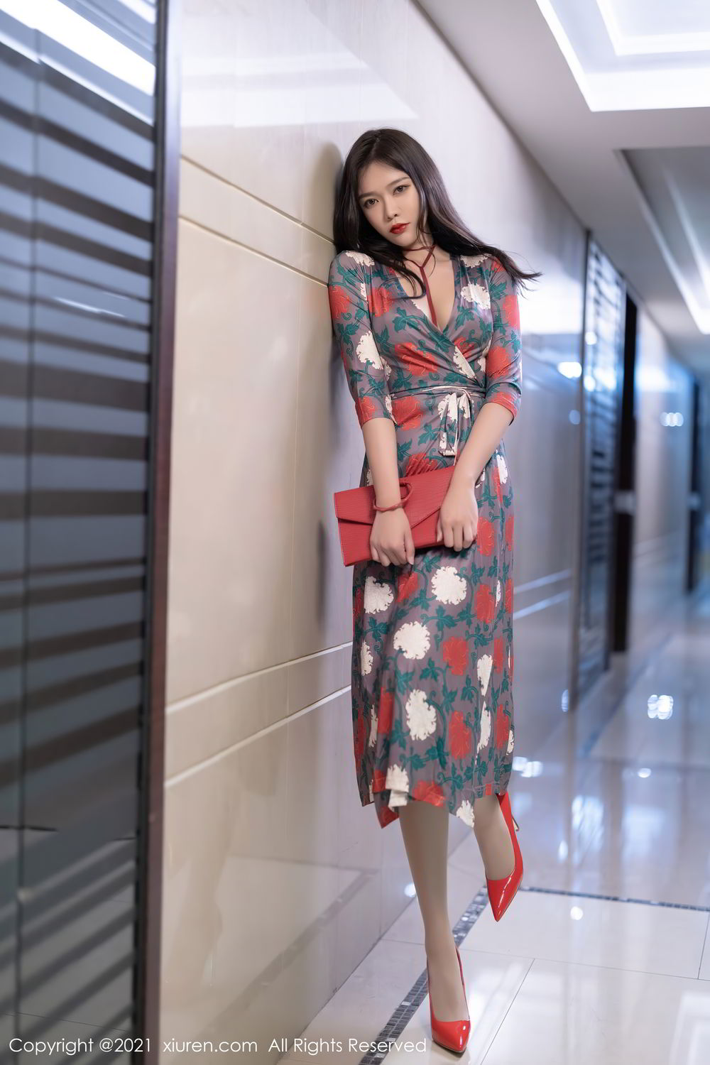 冷艳美人娜比 华丽雍容的长裙