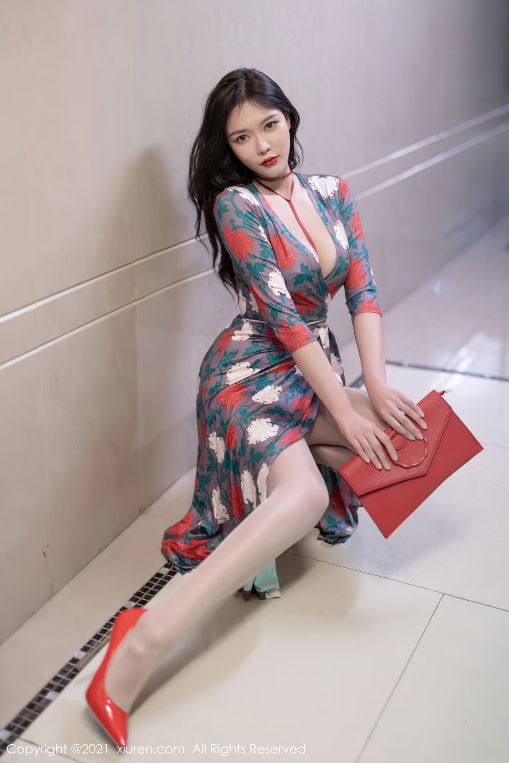 冷艳美人娜比 华丽雍容的长裙