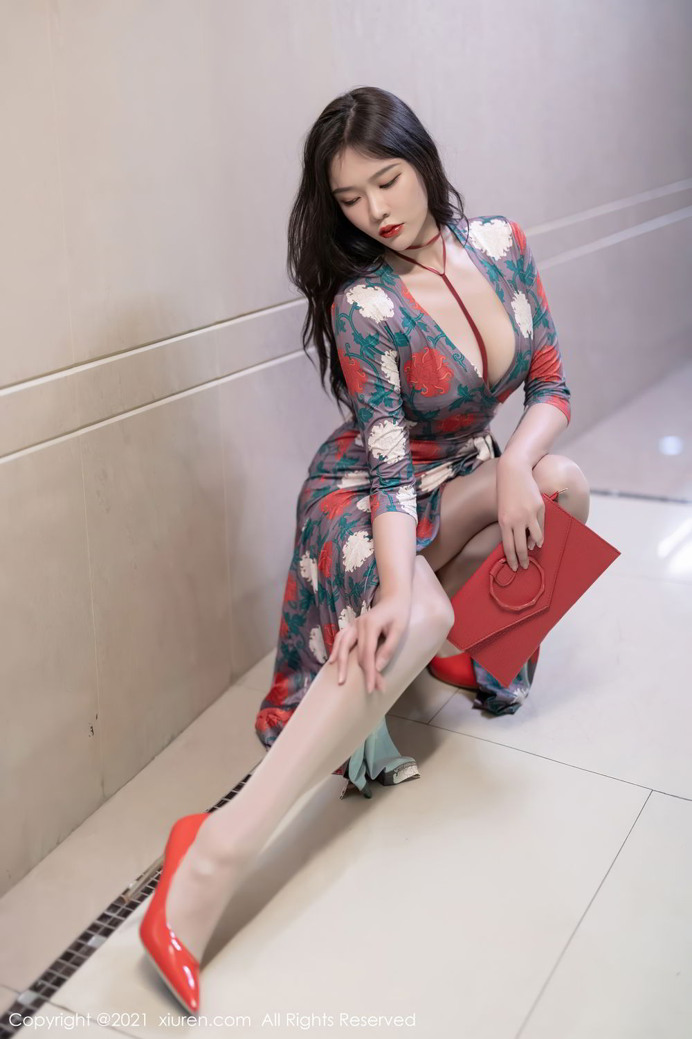 冷艳美人娜比 华丽雍容的长裙