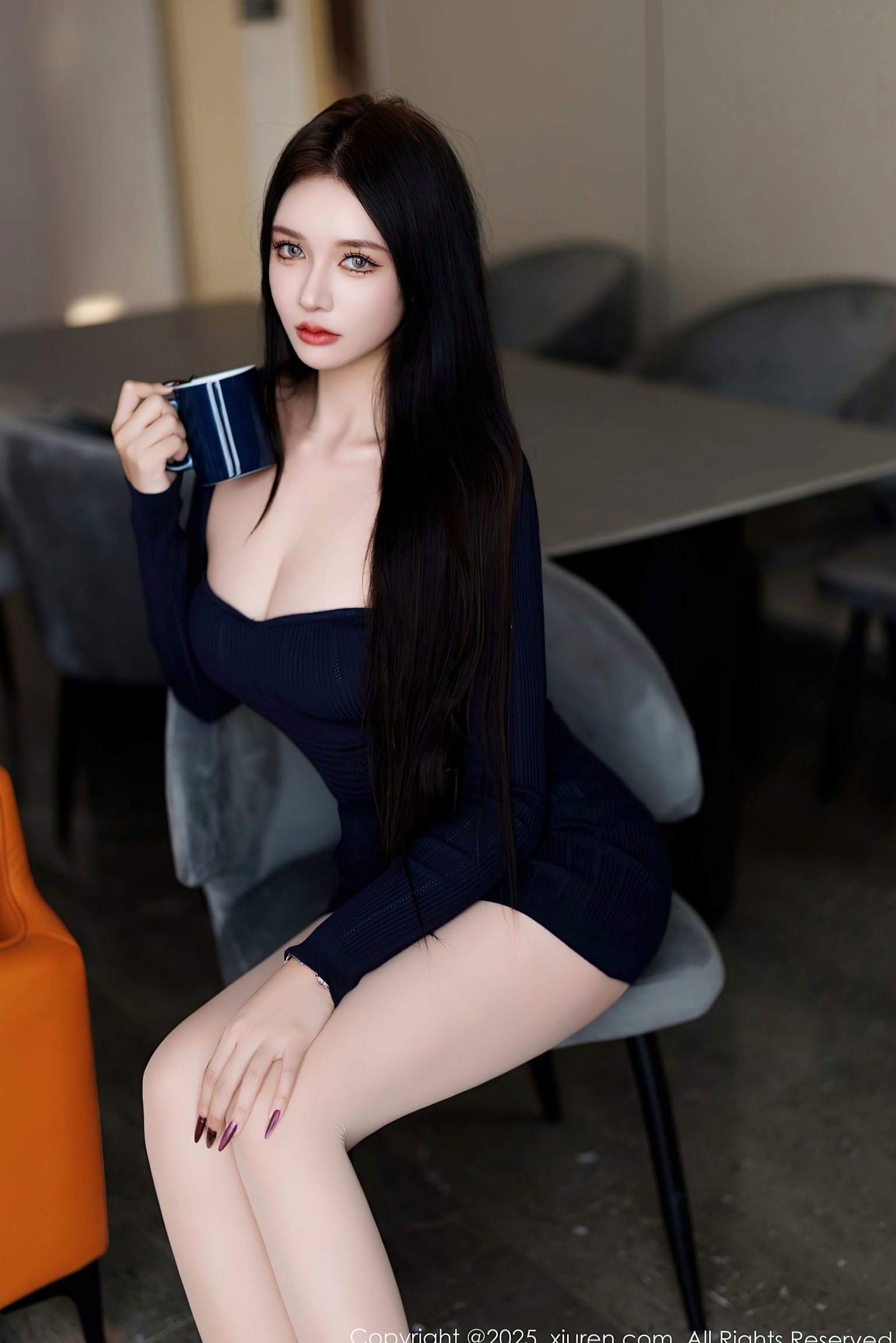 XiuRen秀人网Vol.9820-娜比:深蓝紧身连衣短裙私房大片,绝美长腿丝袜高跟鞋,极致气质御姐诱惑-2025.01.25