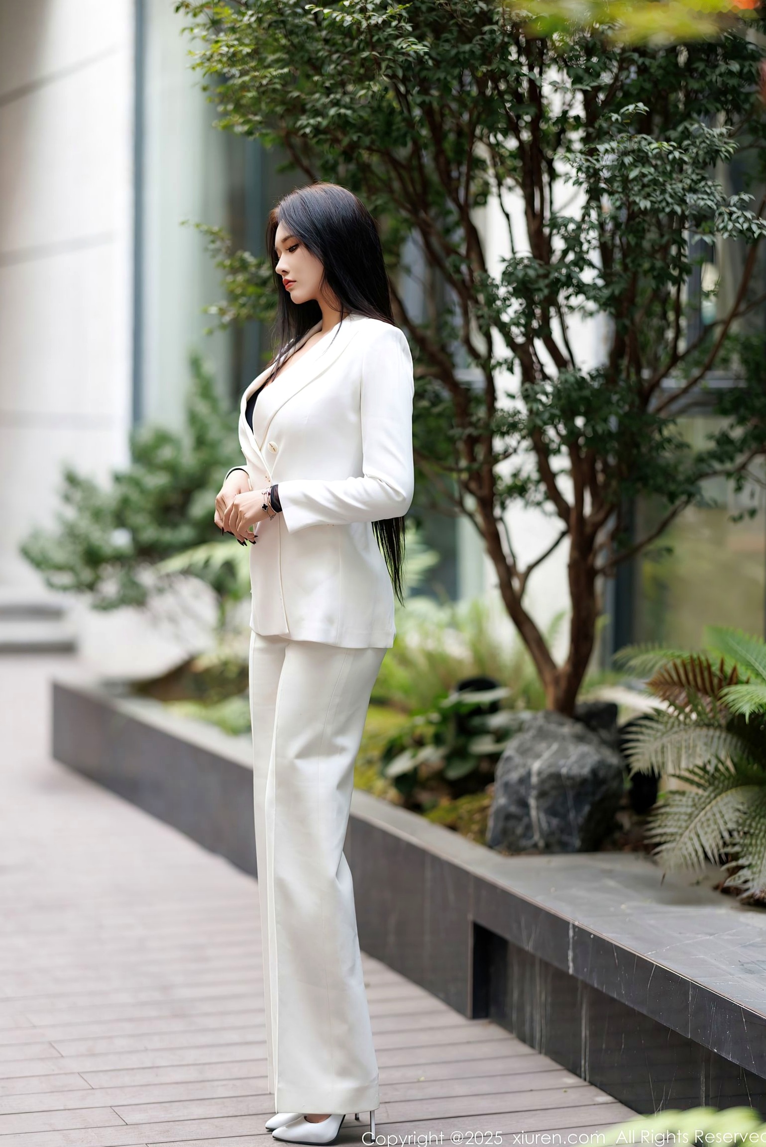 XiuRen秀人网-9755-娜比:纯白西服套装OL职场制服,气质女神干练性感写真