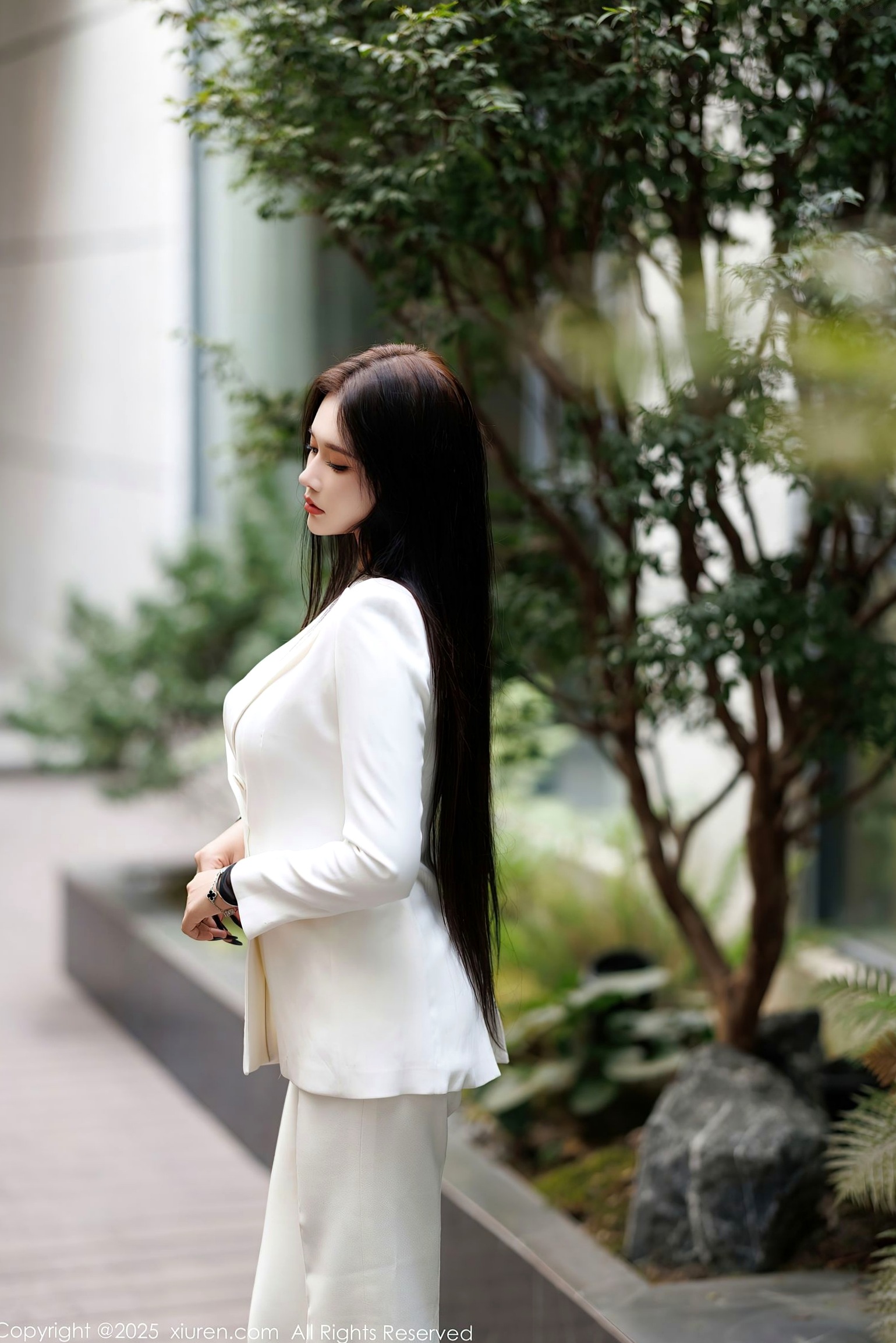 XiuRen秀人网-9755-娜比:纯白西服套装OL职场制服,气质女神干练性感写真
