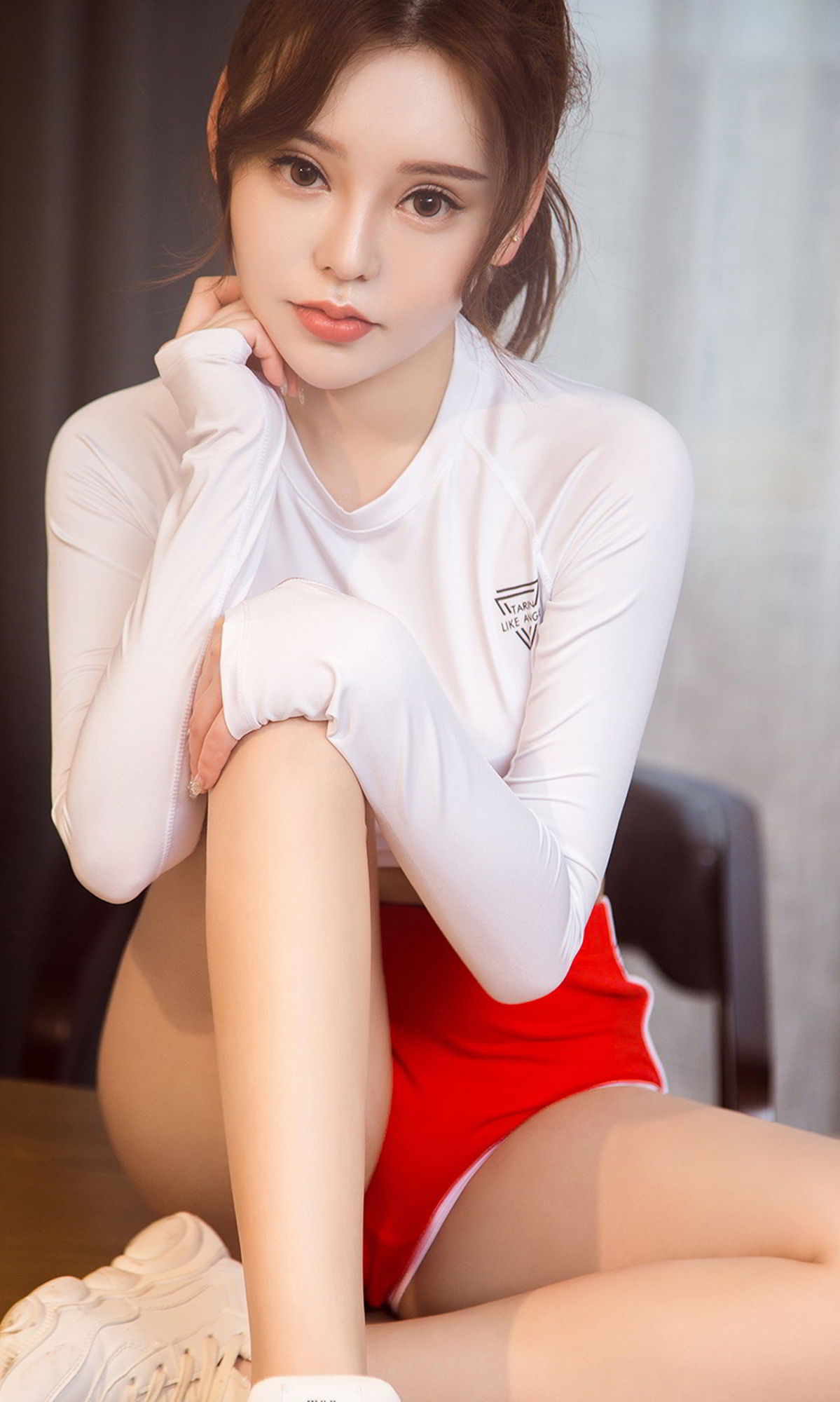 梦晗的白色深V 爱到无可救药
