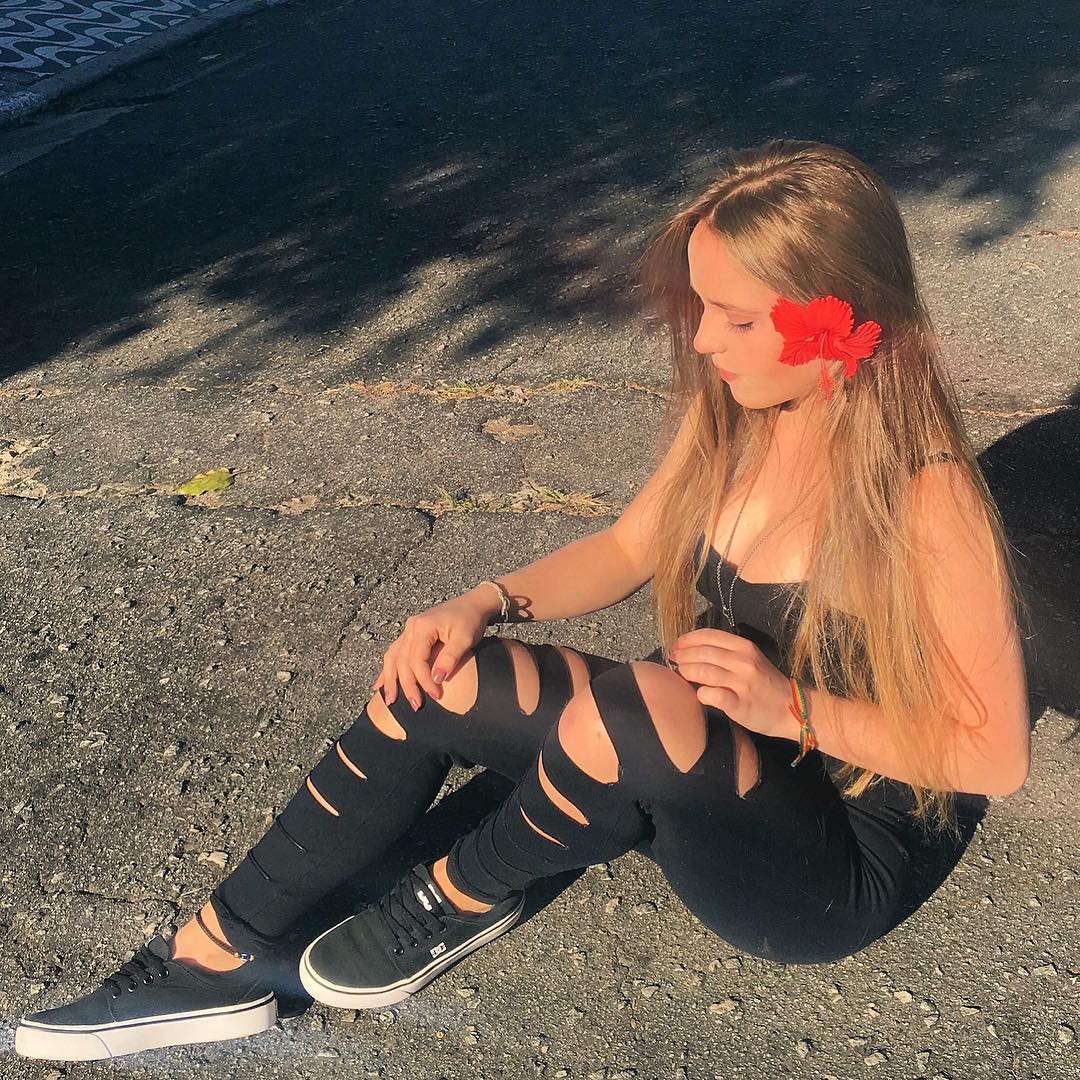 18岁巴西妹子Raphaella Bonaldi Sobral美照