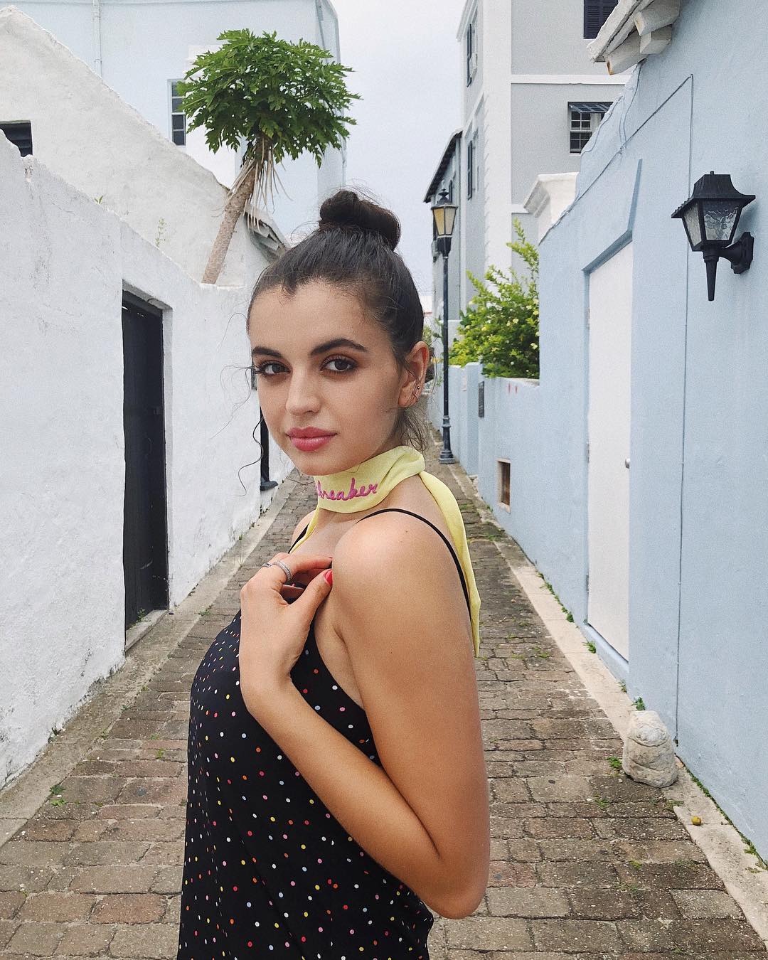 Rebecca Black- 混血女歌手负评百变美女