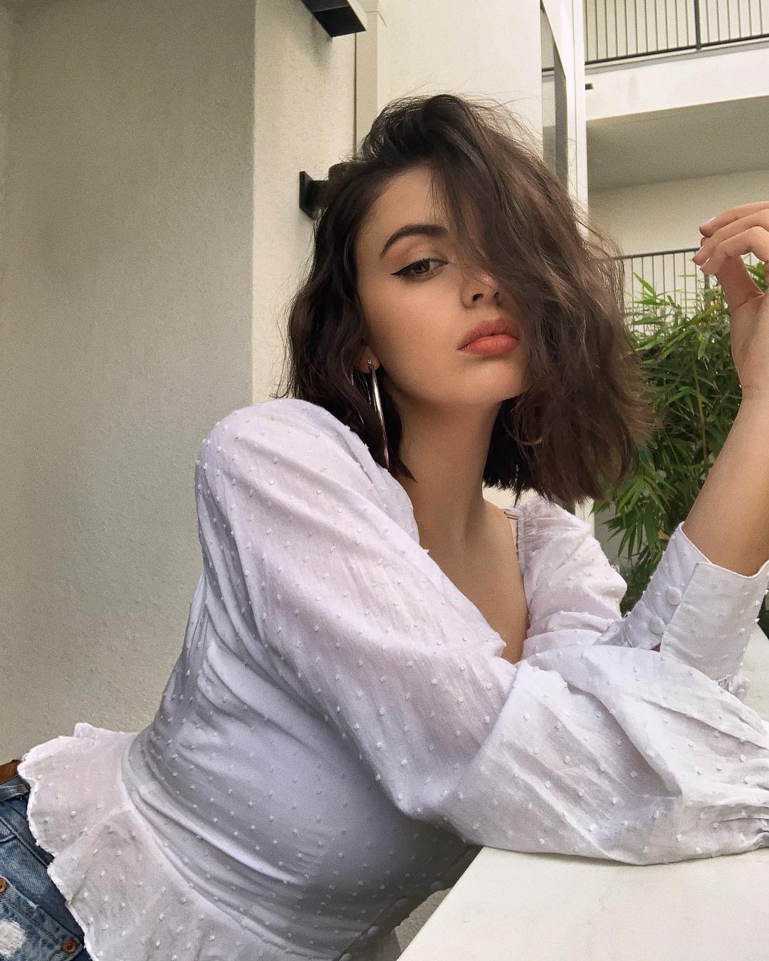 Rebecca Black- 混血女歌手负评百变美女