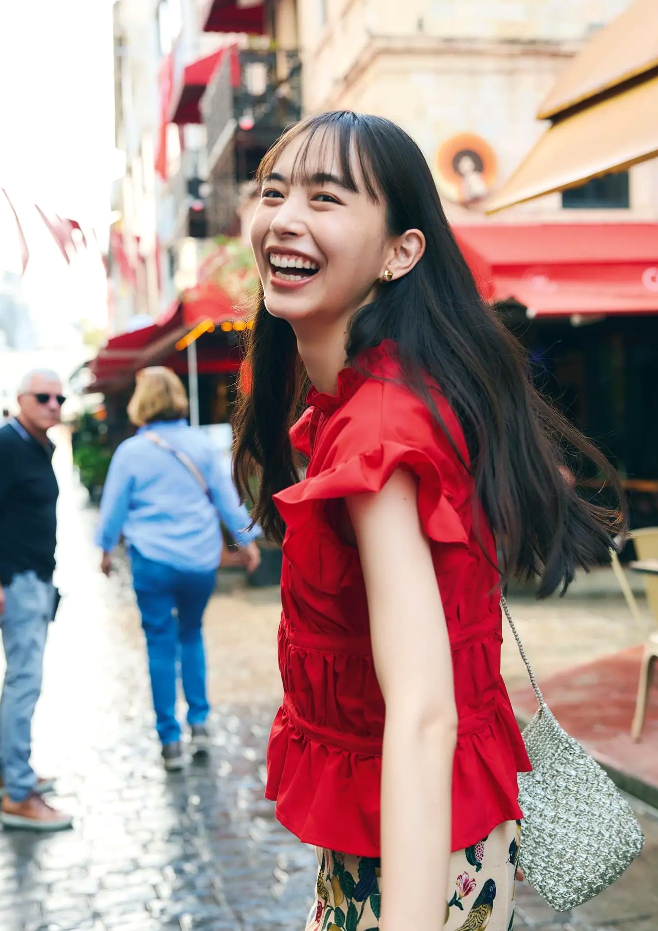 井桁弘恵《つかのま》写真:性感私房卧房与清新户外高挑美腿大片