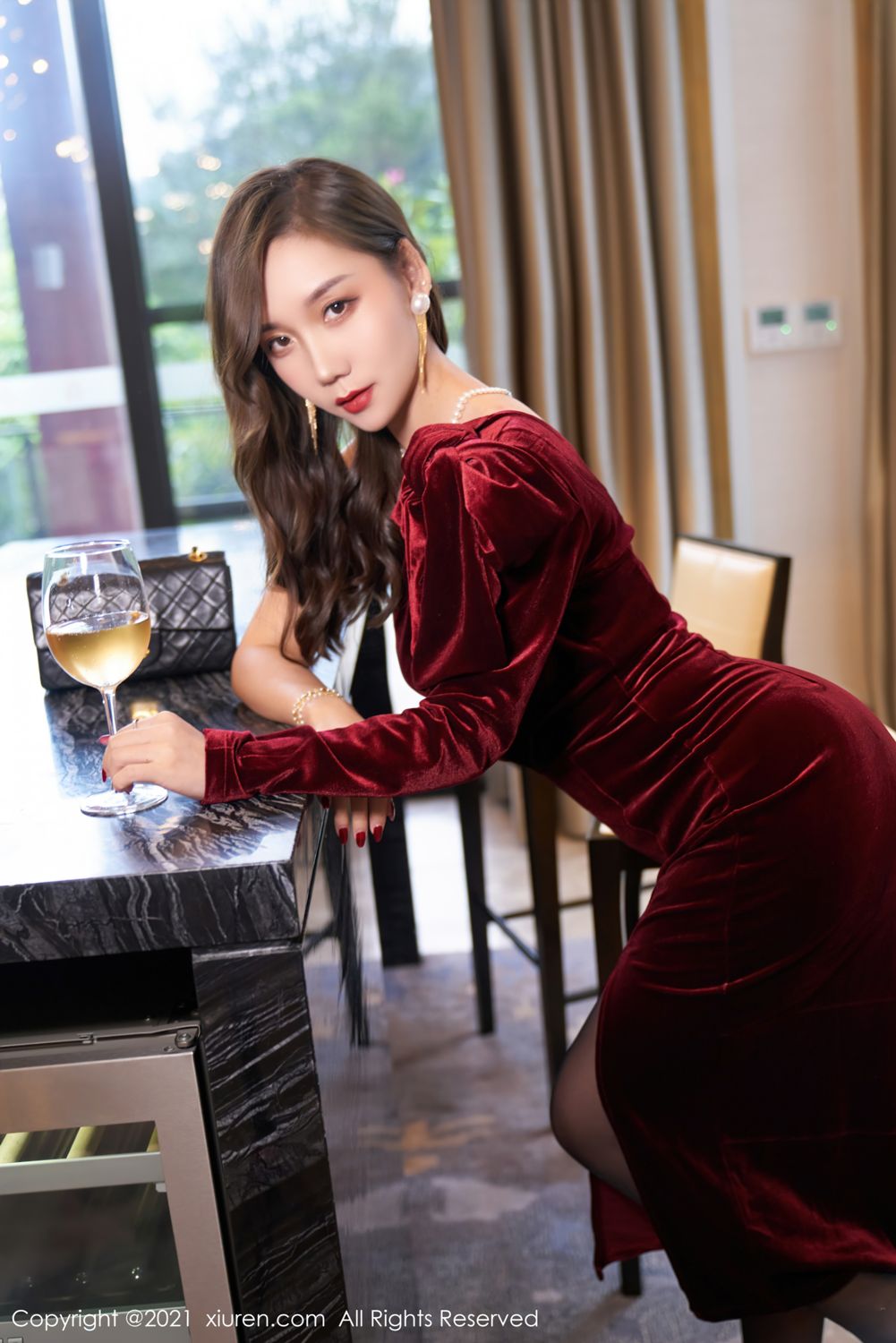 御姐模特艾静香 猩红华丽的礼裙