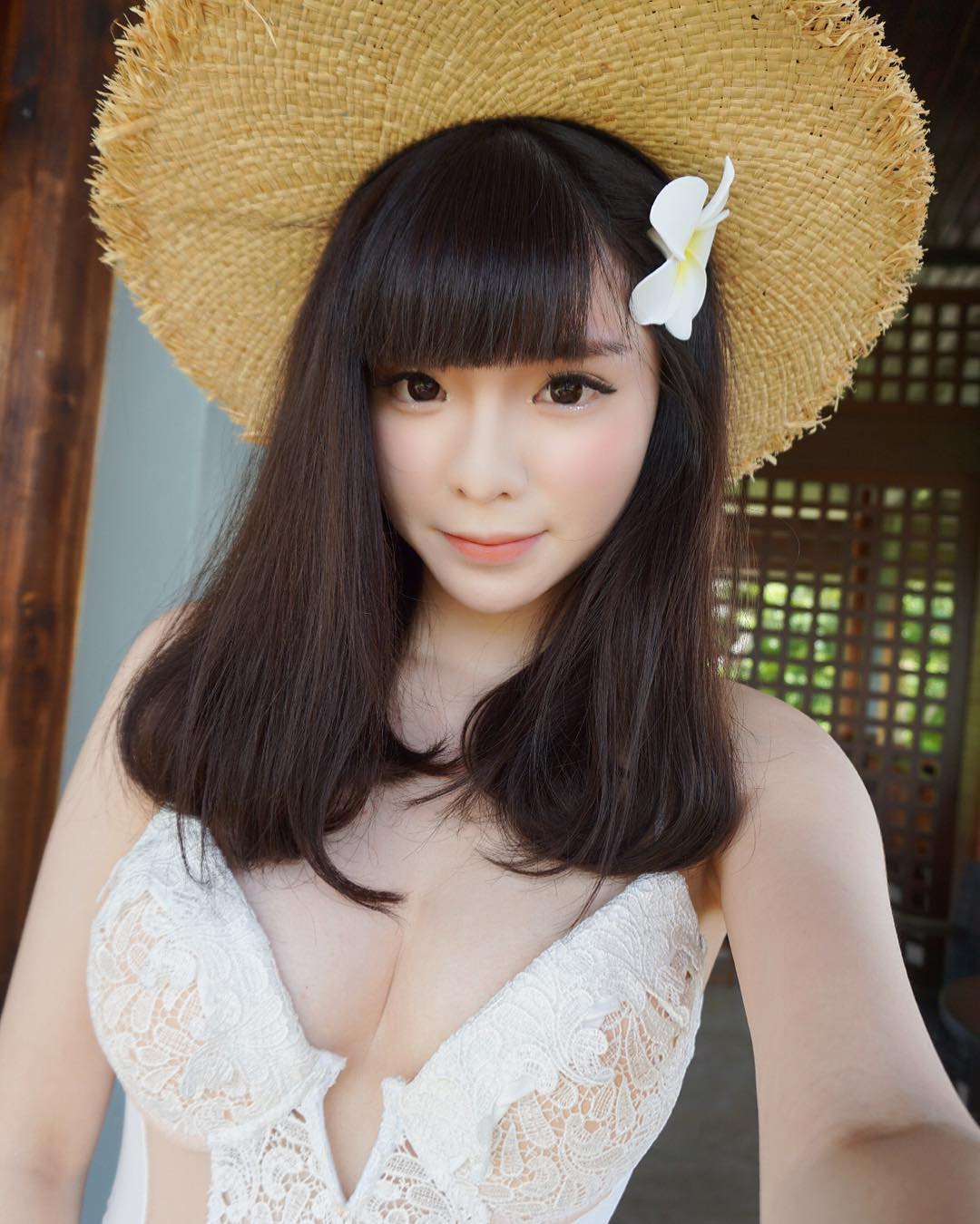 言情小说般梦幻!大马童颜妹「Amy香儿」傲人上围藏不住