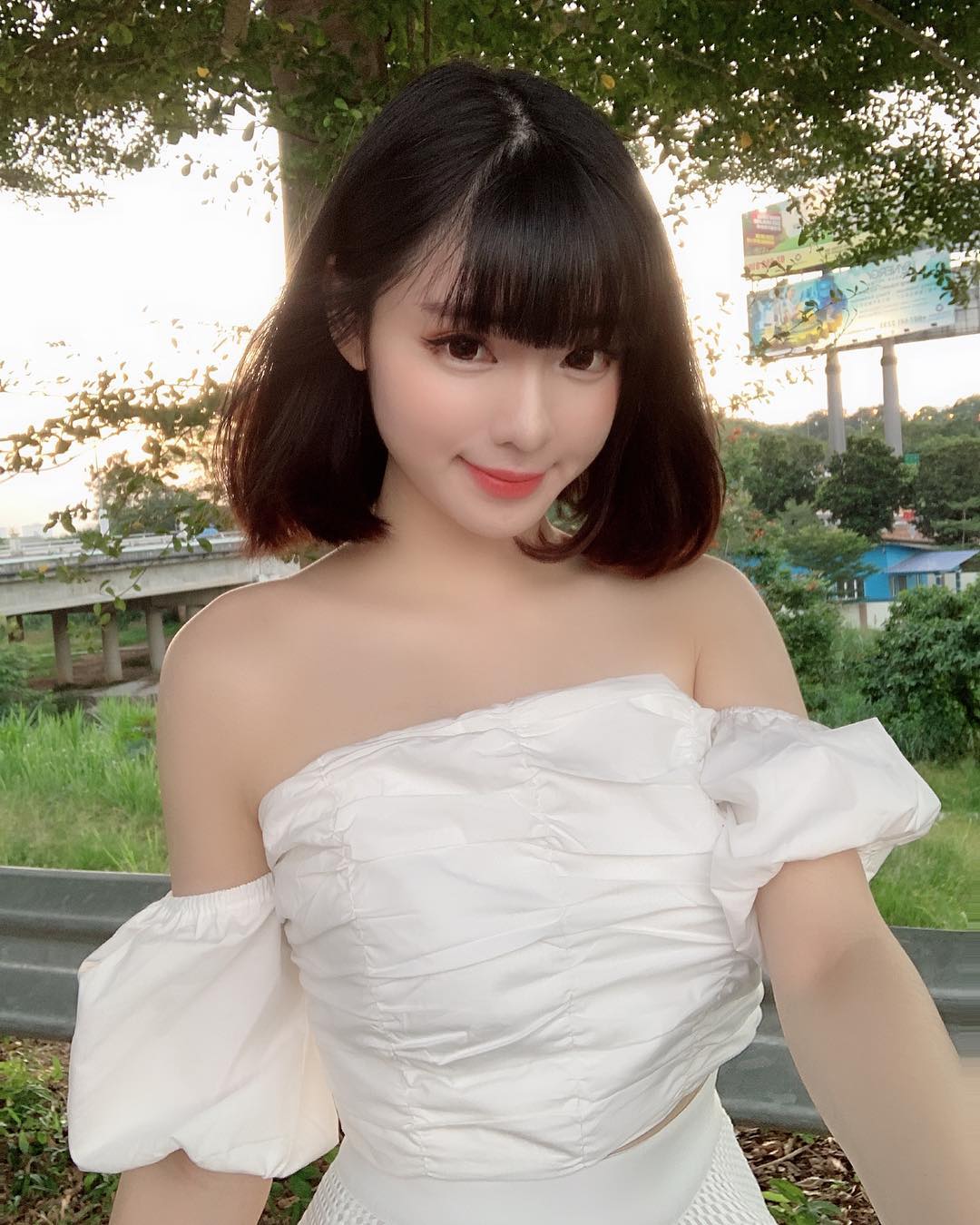 言情小说般梦幻!大马童颜妹「Amy香儿」傲人上围藏不住
