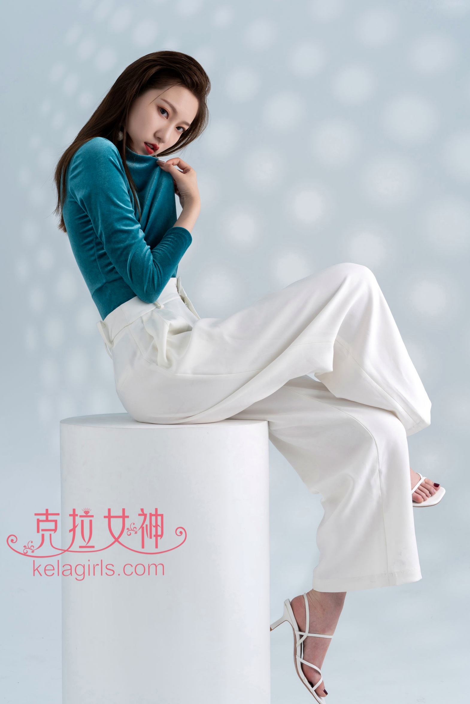 KelaGirls克拉女神:芊芊《时尚与性感》高冷私房写真,绸缎质感与丝绒诱惑,极品骨感美女极致视觉盛宴