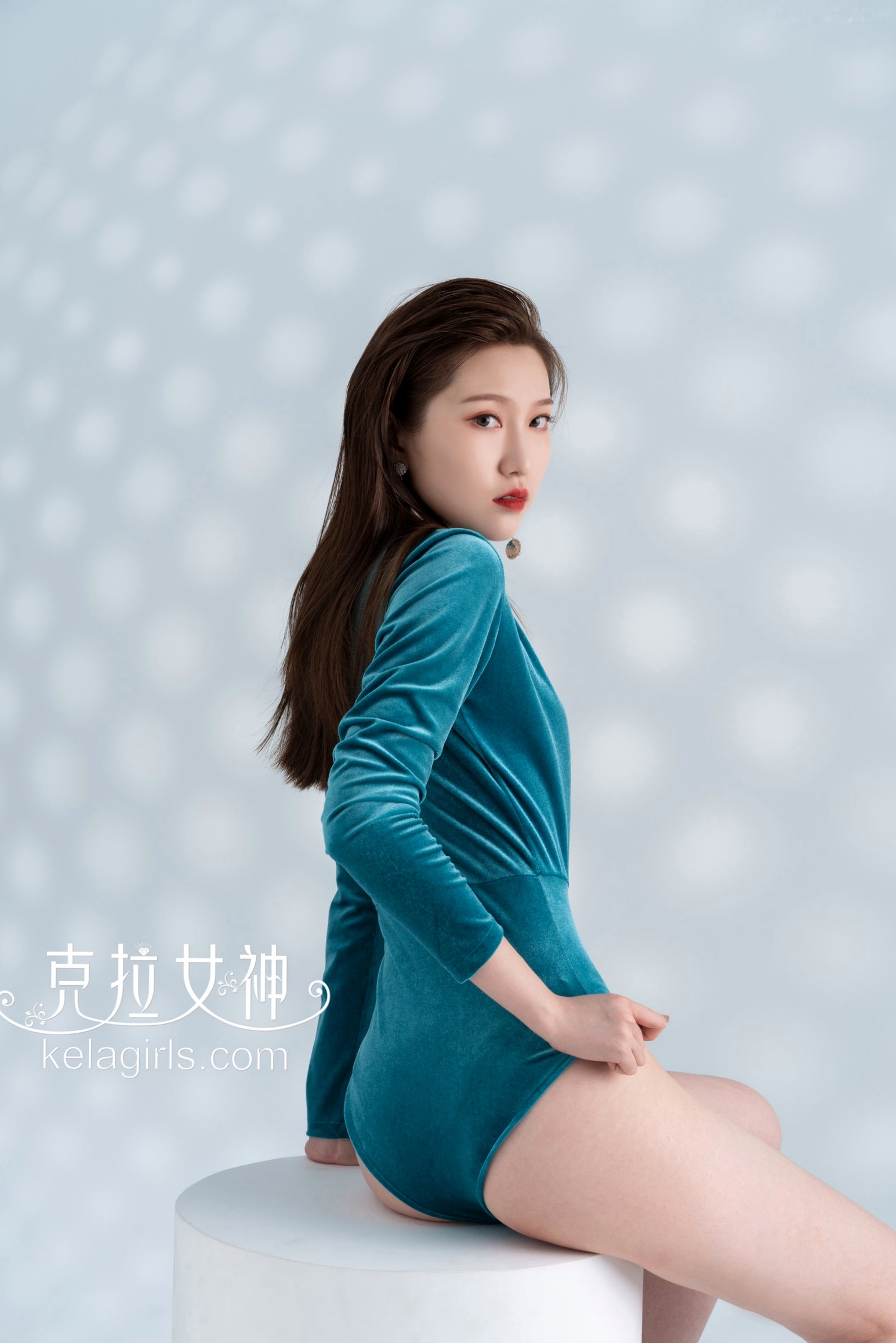 KelaGirls克拉女神:芊芊《时尚与性感》高冷私房写真,绸缎质感与丝绒诱惑,极品骨感美女极致视觉盛宴