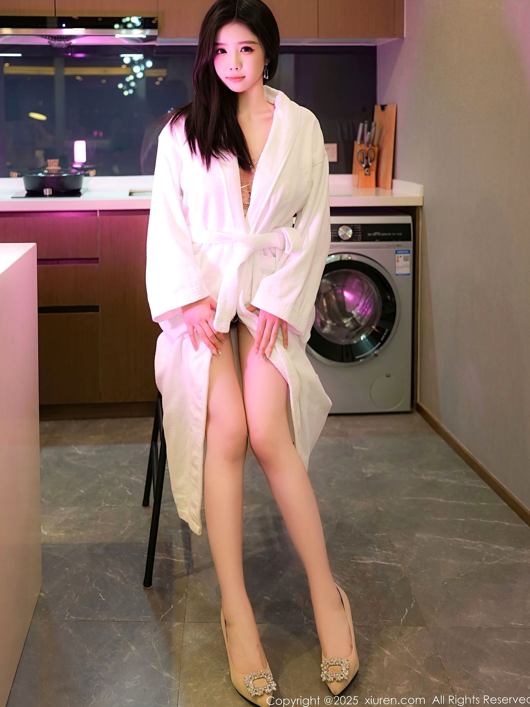 秀人网-9741-袁圆-奢华金色珠链私房写真,诱惑居家氛围,极品美臀与冷艳气质,绝美视觉盛宴