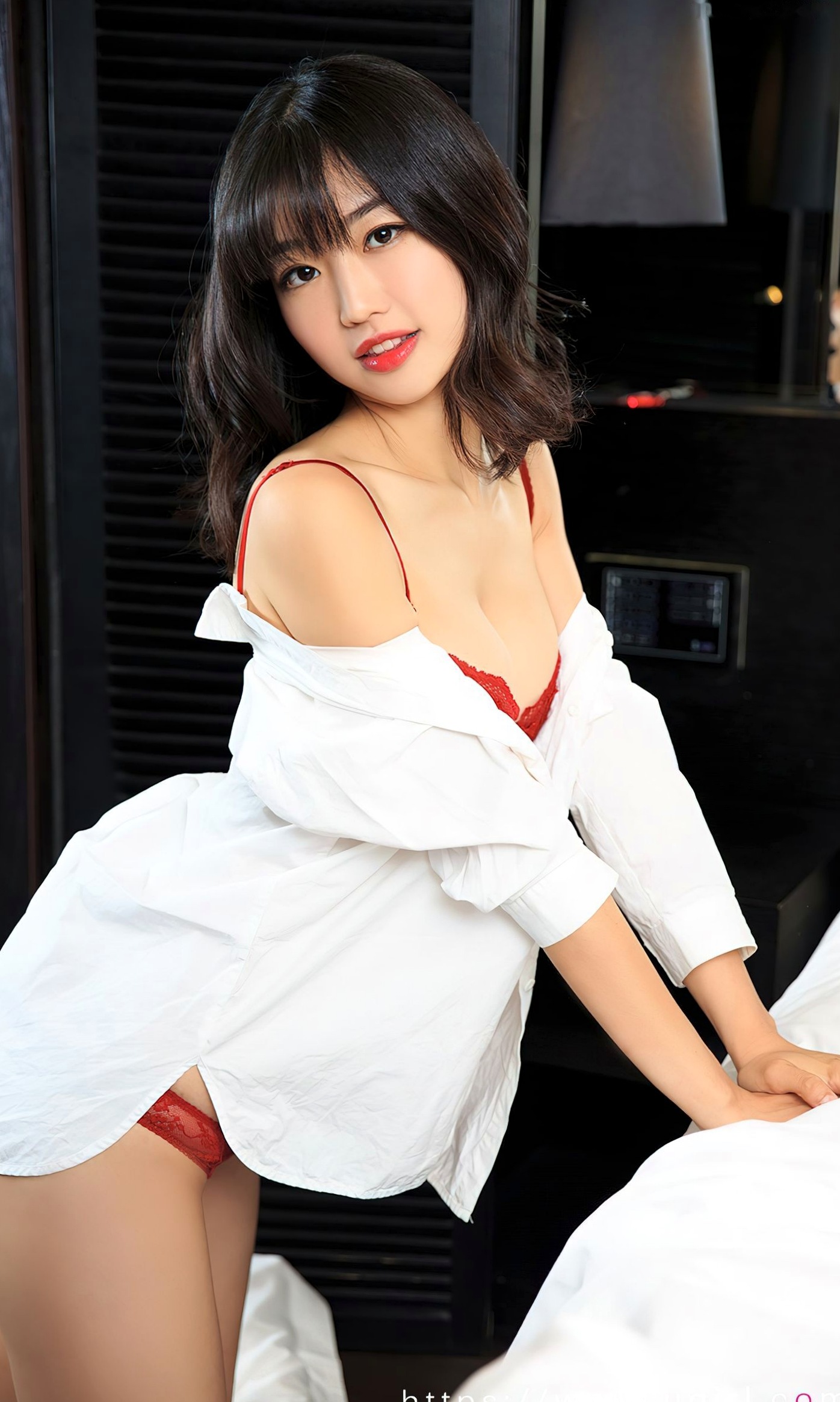 UGirlsApp尤果圈-2840-小文《松弛感》:气质模特居家私房写真,衬衫内衣秀诱惑曲线