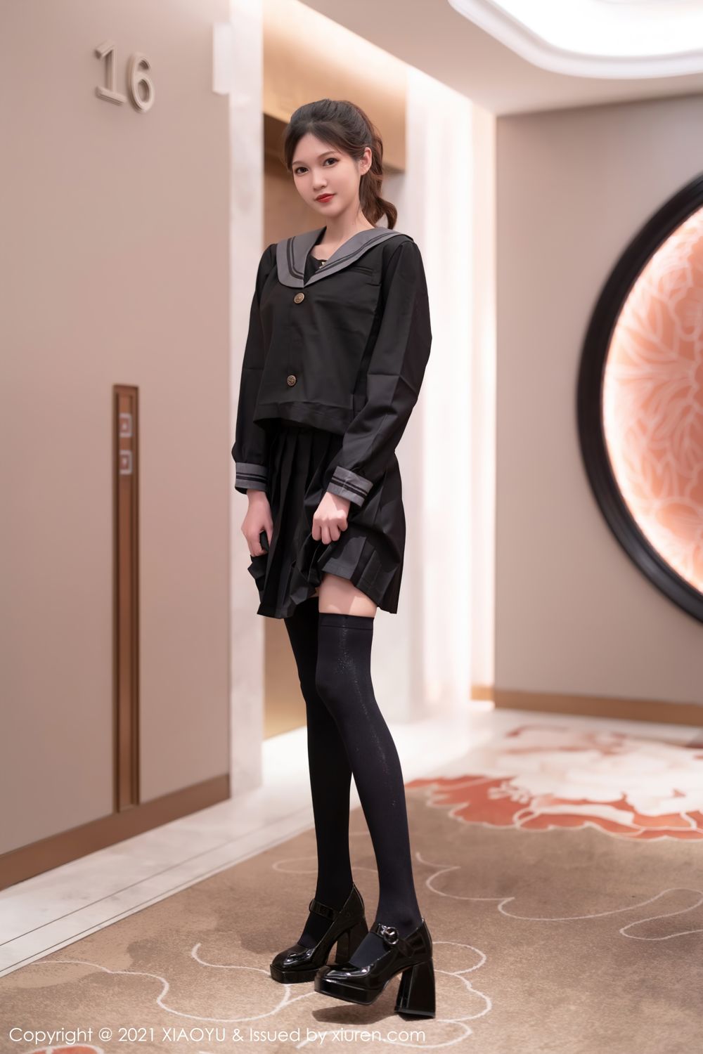 高挑模特程程程 典雅学院风制服