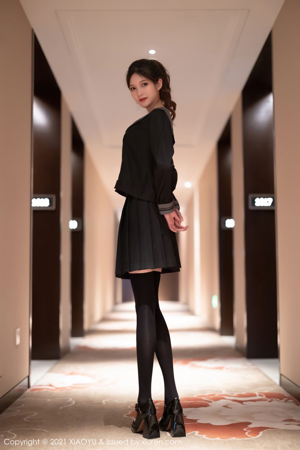 高挑模特程程程 典雅学院风制服