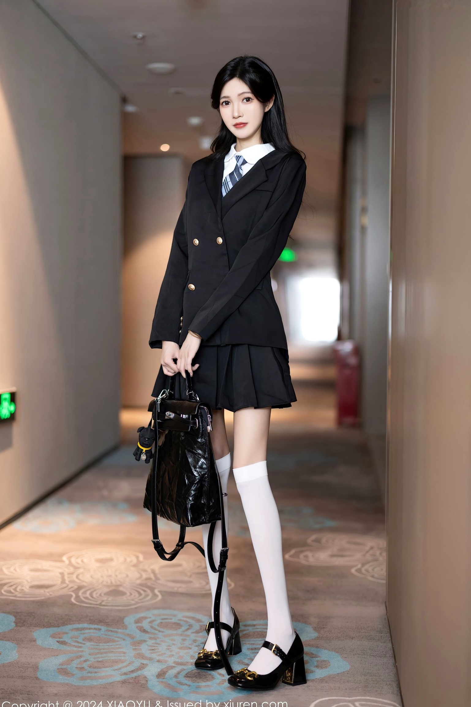 语画界-程程程:日系JK校服制服诱惑,白衬衫配黑短裙私房写真系列 - 1204期