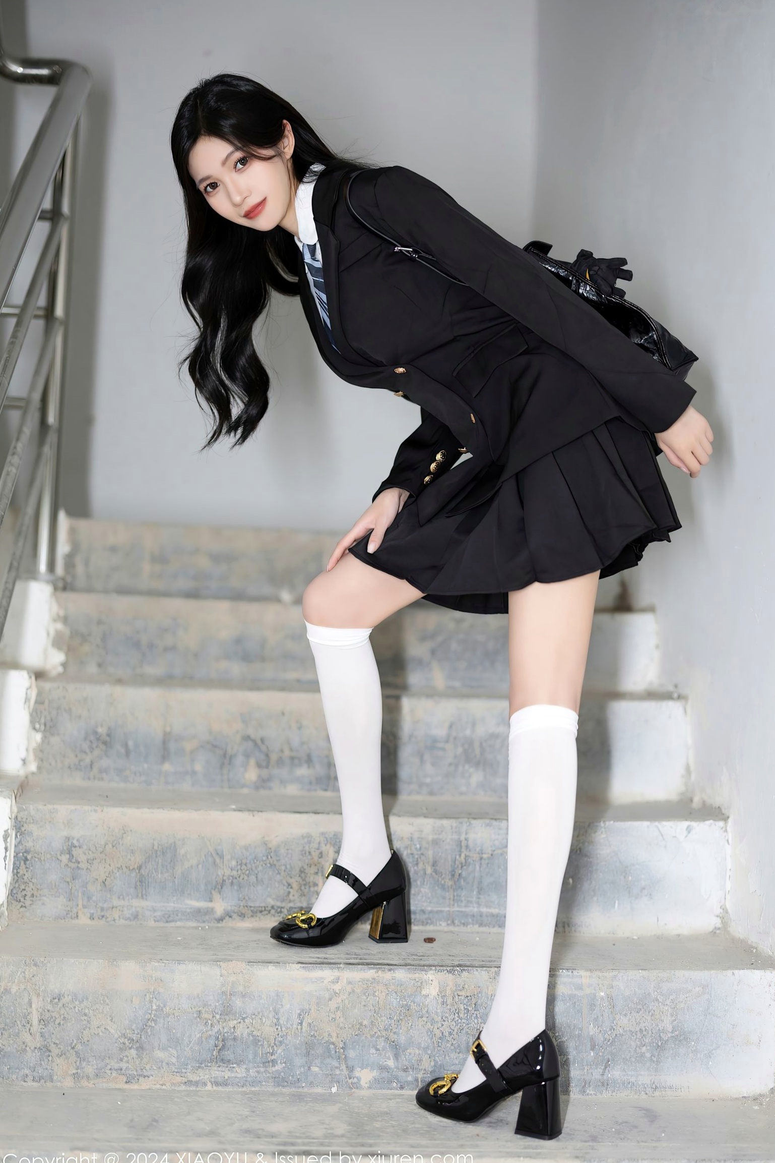 语画界-程程程:日系JK校服制服诱惑,白衬衫配黑短裙私房写真系列 - 1204期
