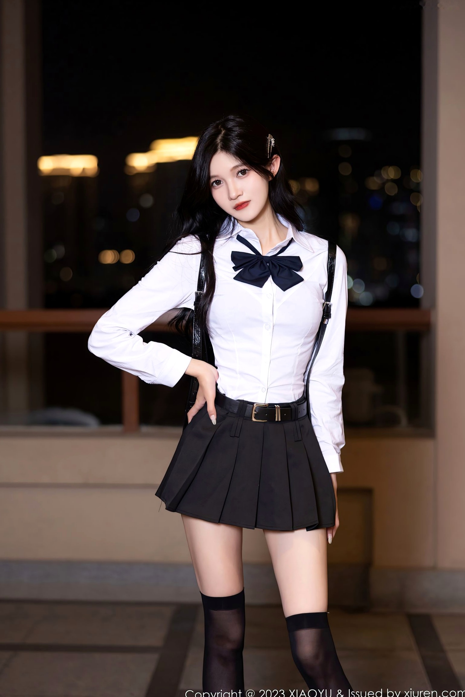 XiaoYu语画界-程程程:清纯白衬衫制服诱惑,黑色蕾丝与黑丝美腿,演绎冷艳迷人私房写真