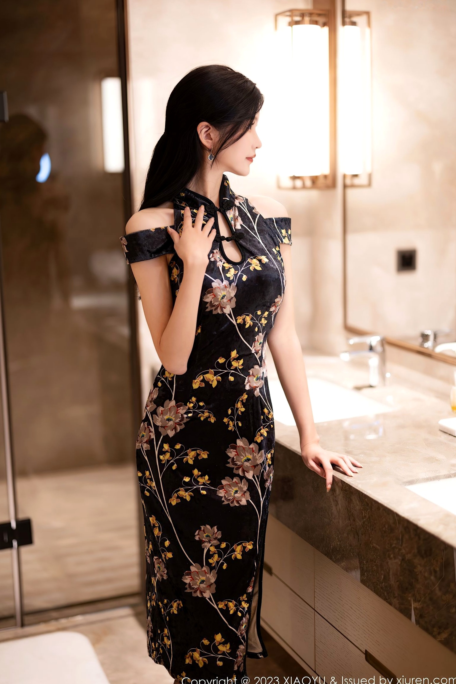 语画界-程程程-制服诱惑系列,白衬衫警察装扮搭配黑丝高跟,性感御女写真