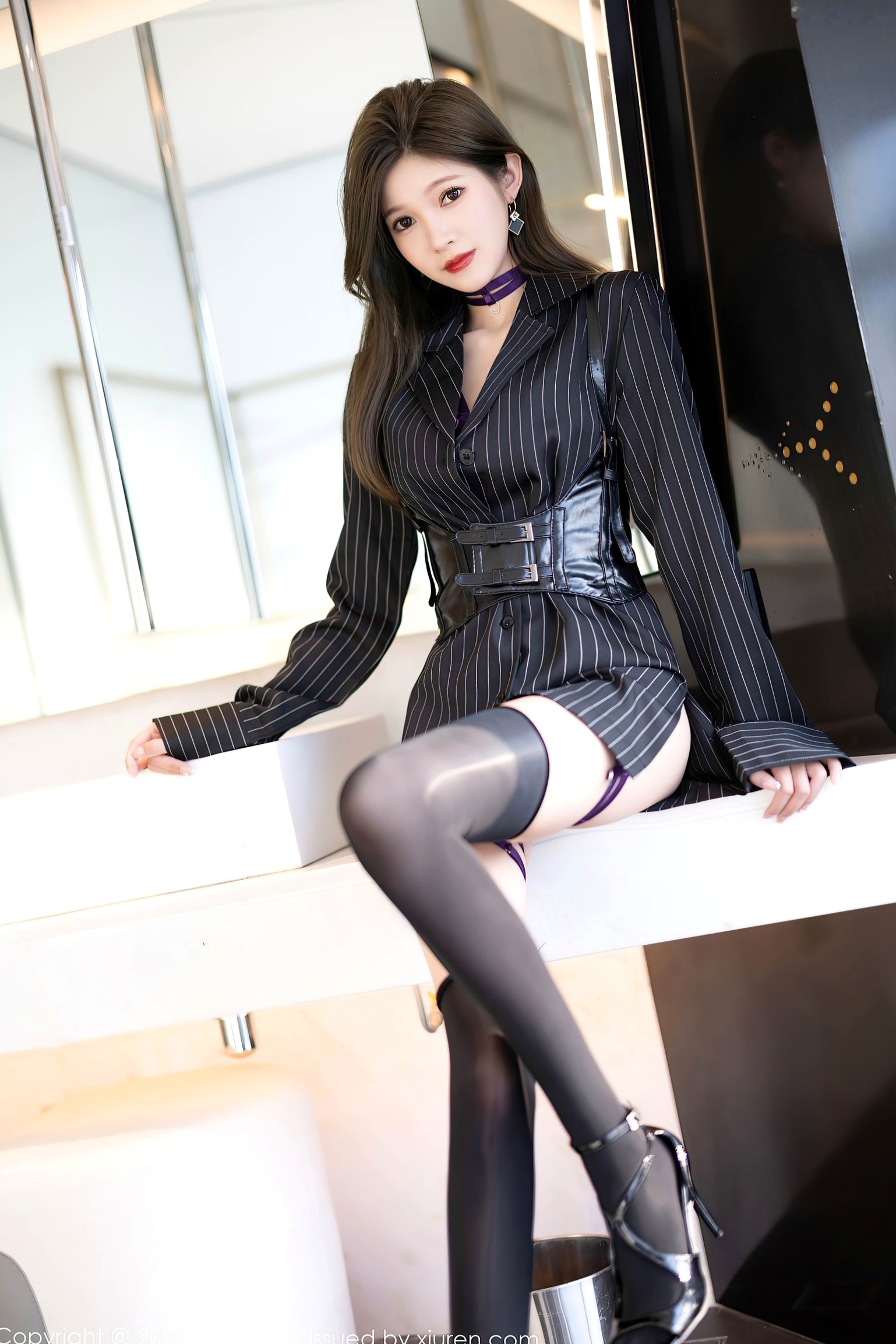 XiaoYu语画界-1056-程程程:条纹短大衣精致私房,紫色情趣内衣搭配黑丝高跟,尽显冷艳御姐极致诱惑美腿