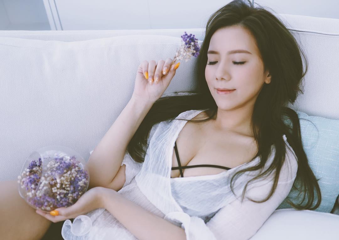 绝正香港甜心《Mangie Lo》白嫩美出新高度!