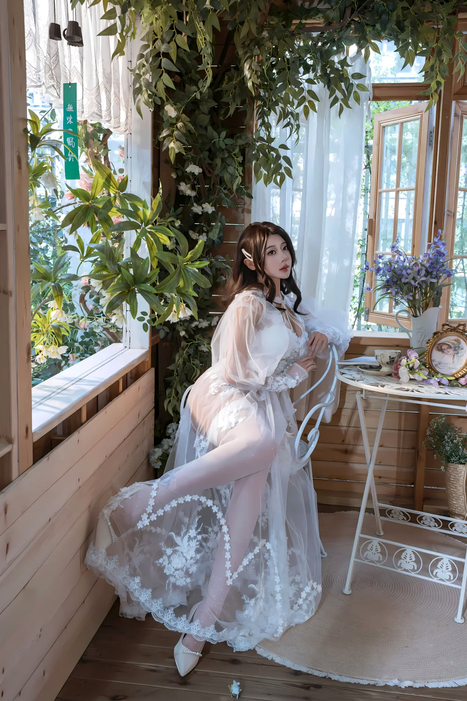 奈汐酱nice绝美下午茶写真,白纱蕾丝私房诱惑,花海光影与绝妙曲线的视觉盛宴