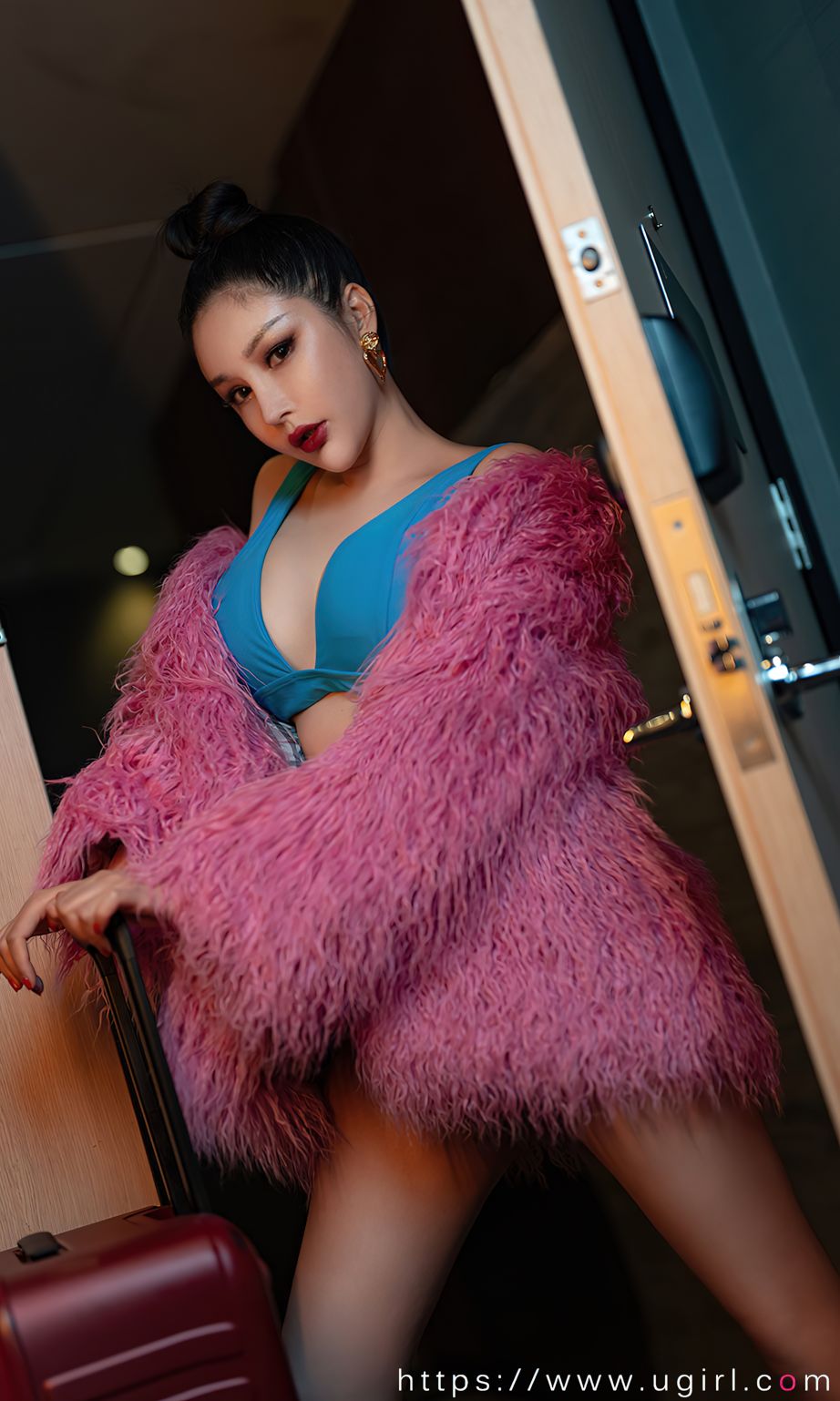 桃色女王田冰冰 天生尤宠为你服务