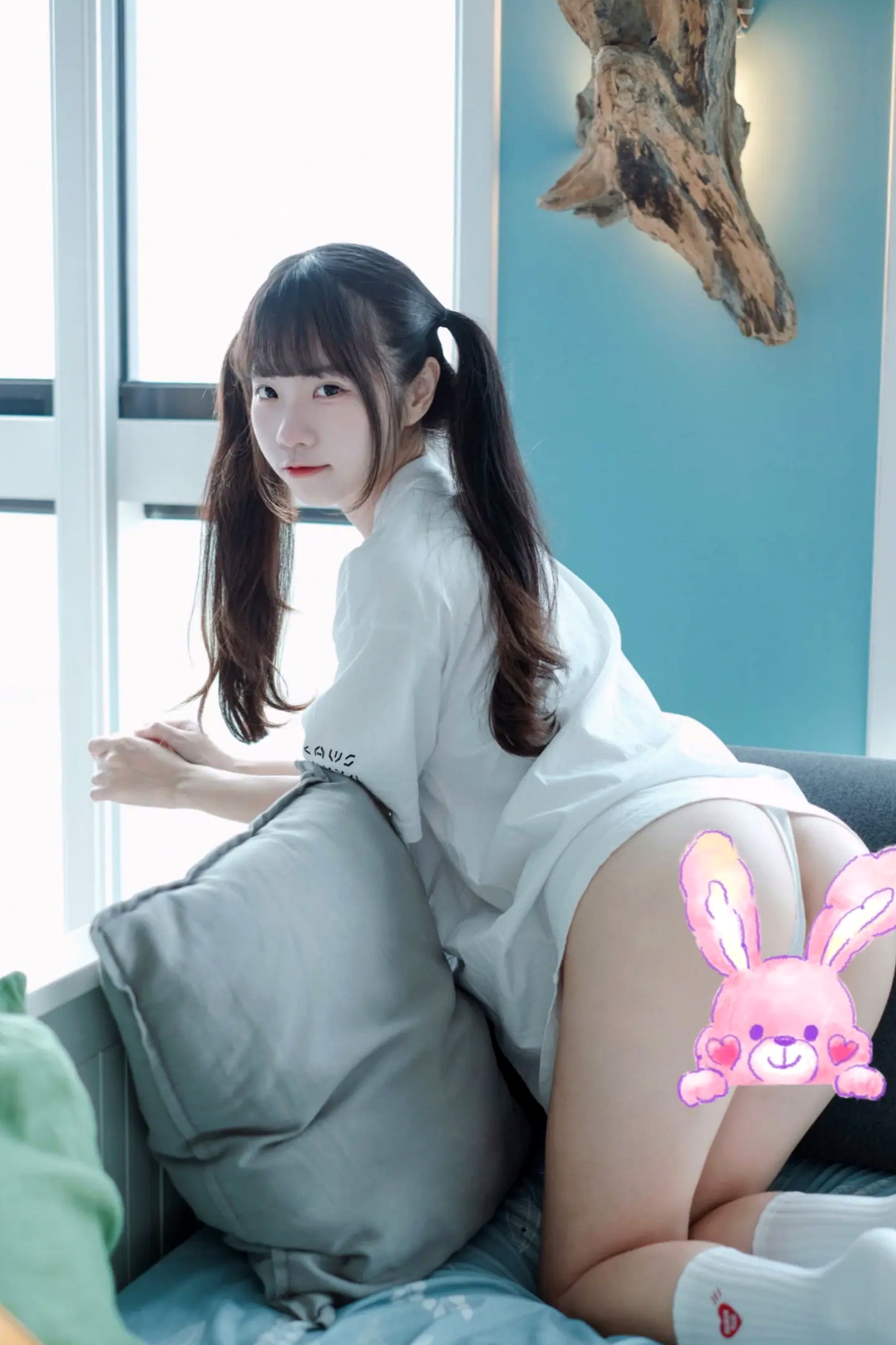 可可小白兔 - 捕獲一隻沒穿褲褲の小白兔