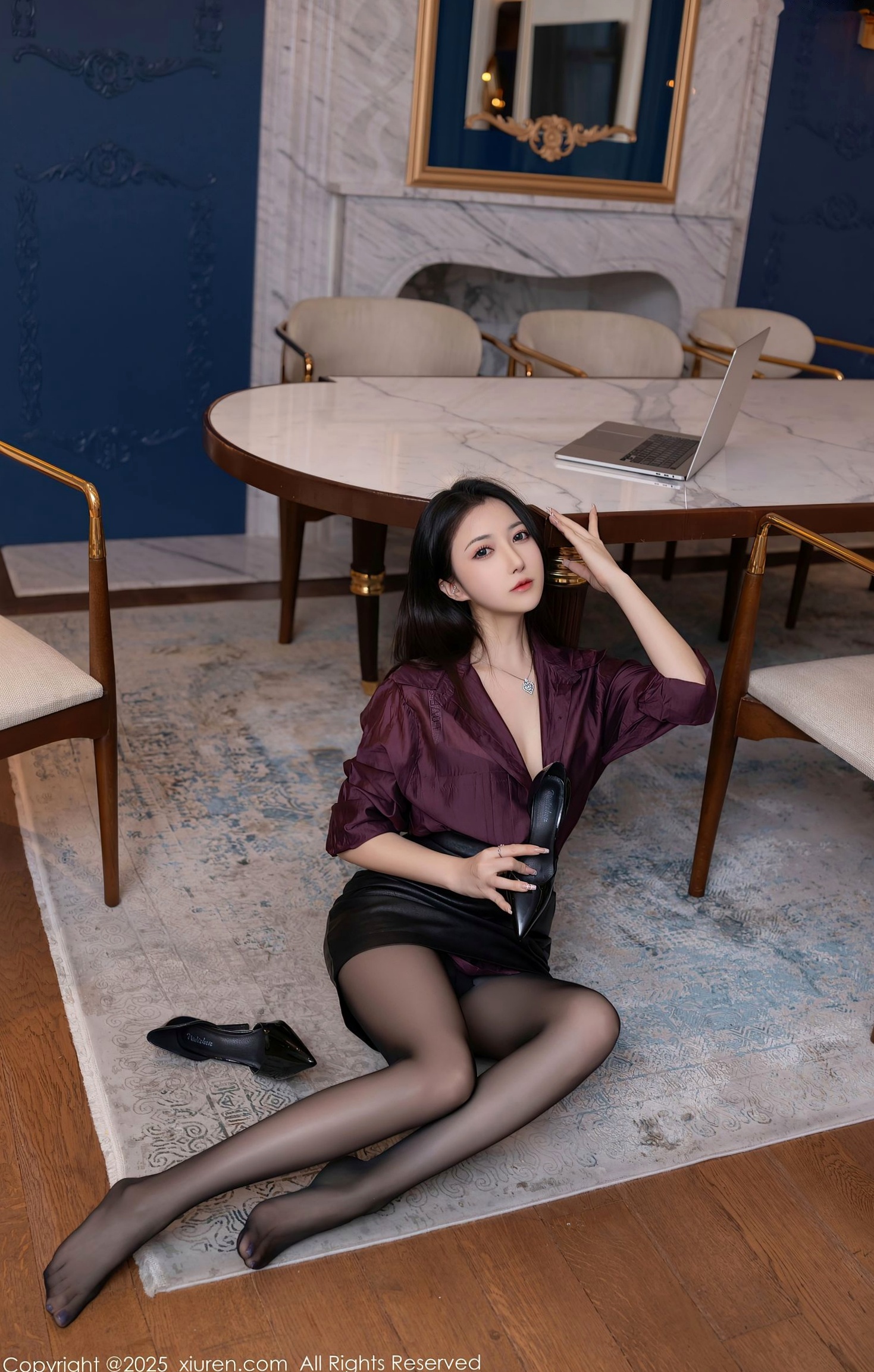 秀人网-9744-鱼子酱Fish-暗红衬衫职场私房写真-黑丝长腿高级感诱惑-2025.01.10