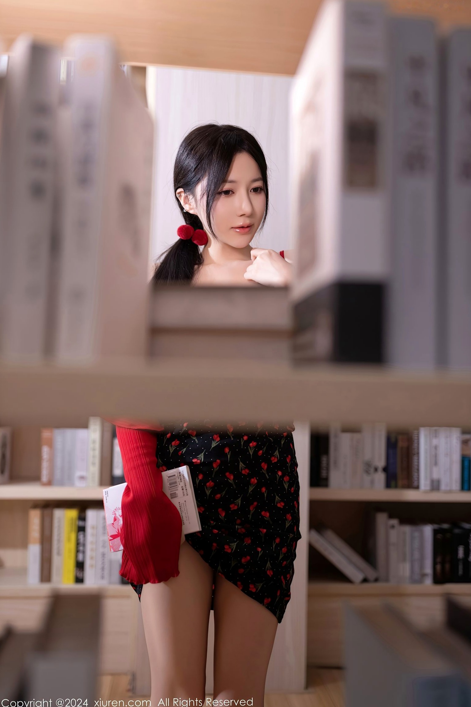 XiuRen秀人网-8596-鱼子酱Fish-图书馆私房照-红外套黑裙性感写真-大尺度诱惑视觉盛宴-2024.05.24
