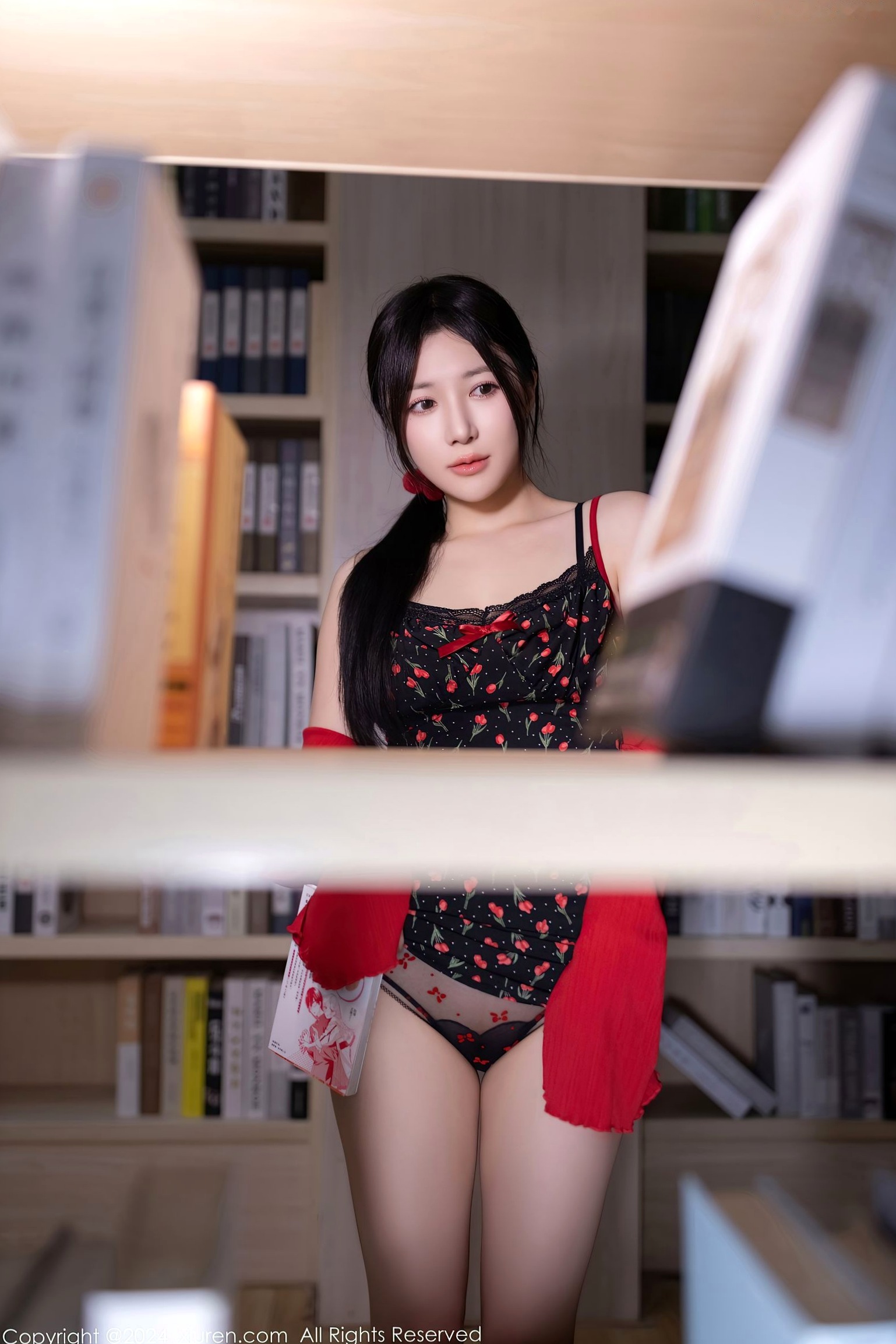 XiuRen秀人网-8596-鱼子酱Fish-图书馆私房照-红外套黑裙性感写真-大尺度诱惑视觉盛宴-2024.05.24