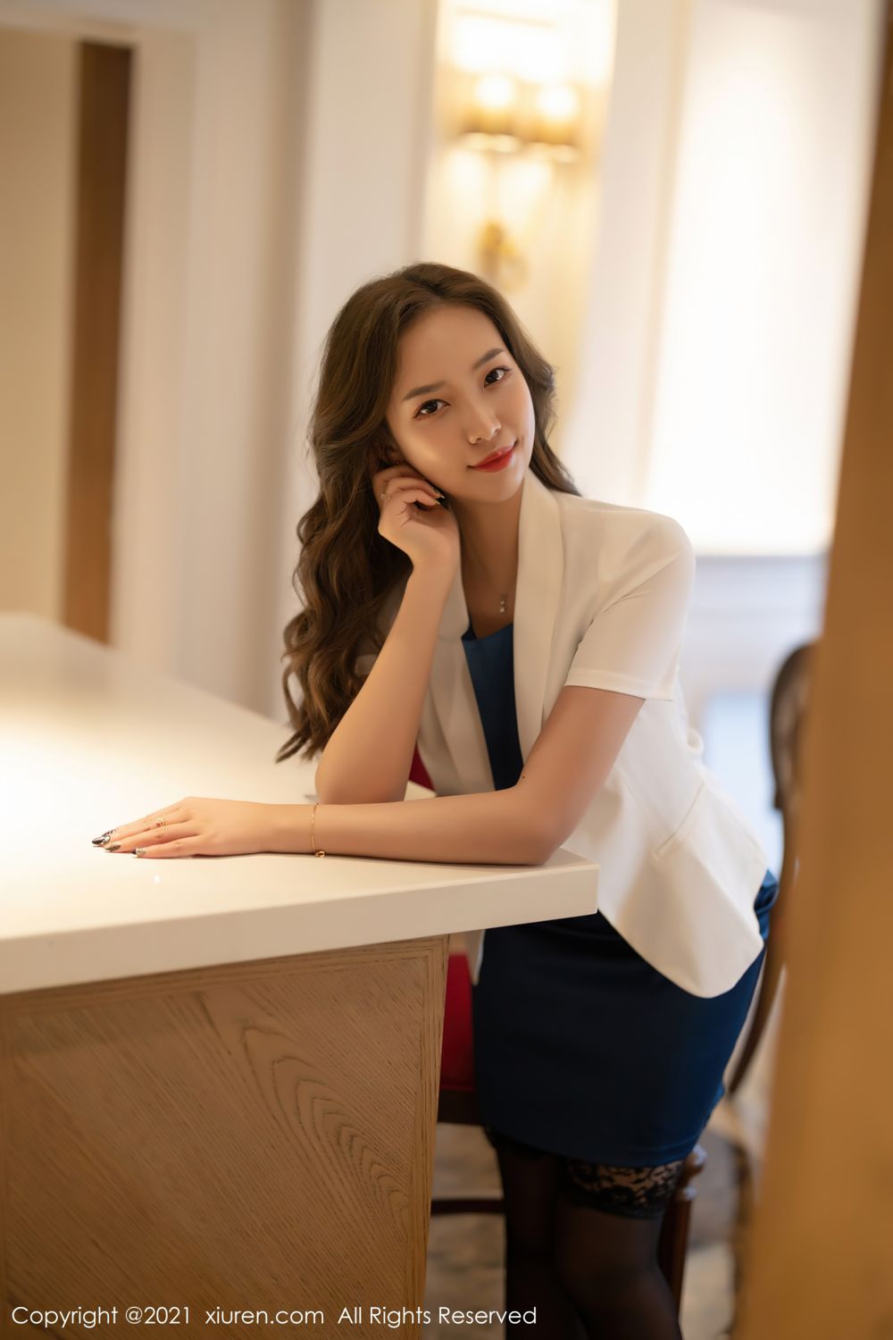 御姐女神郑颖姗 丰腴有致动人身材