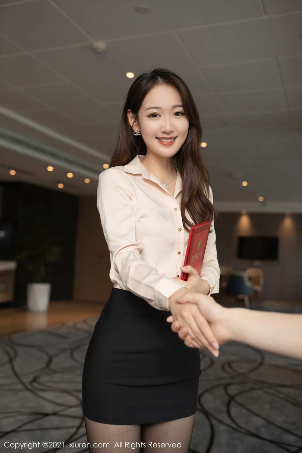 最强投资代表唐安琪 看她如何拿下重要客户