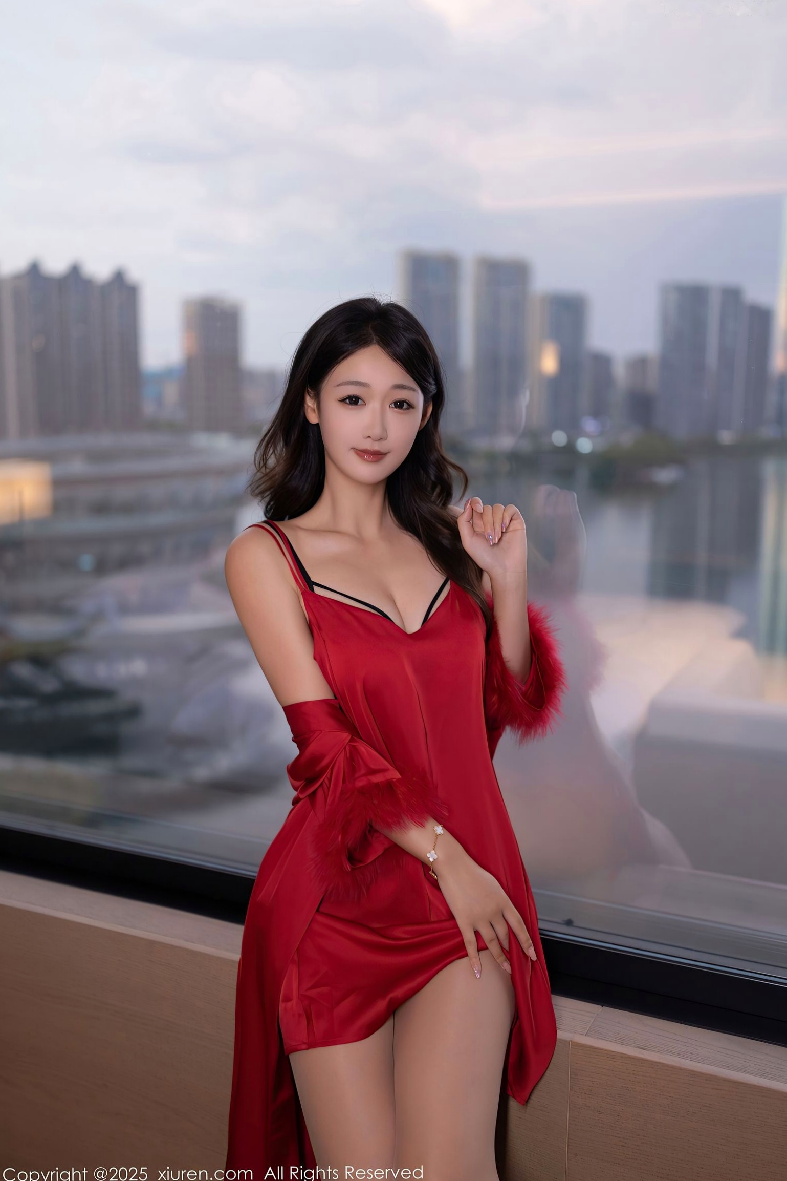 XiuRen秀人网 NO.10768 唐安琪 红色丝绸睡衣肉丝美腿 喜庆卧室私房性感写真