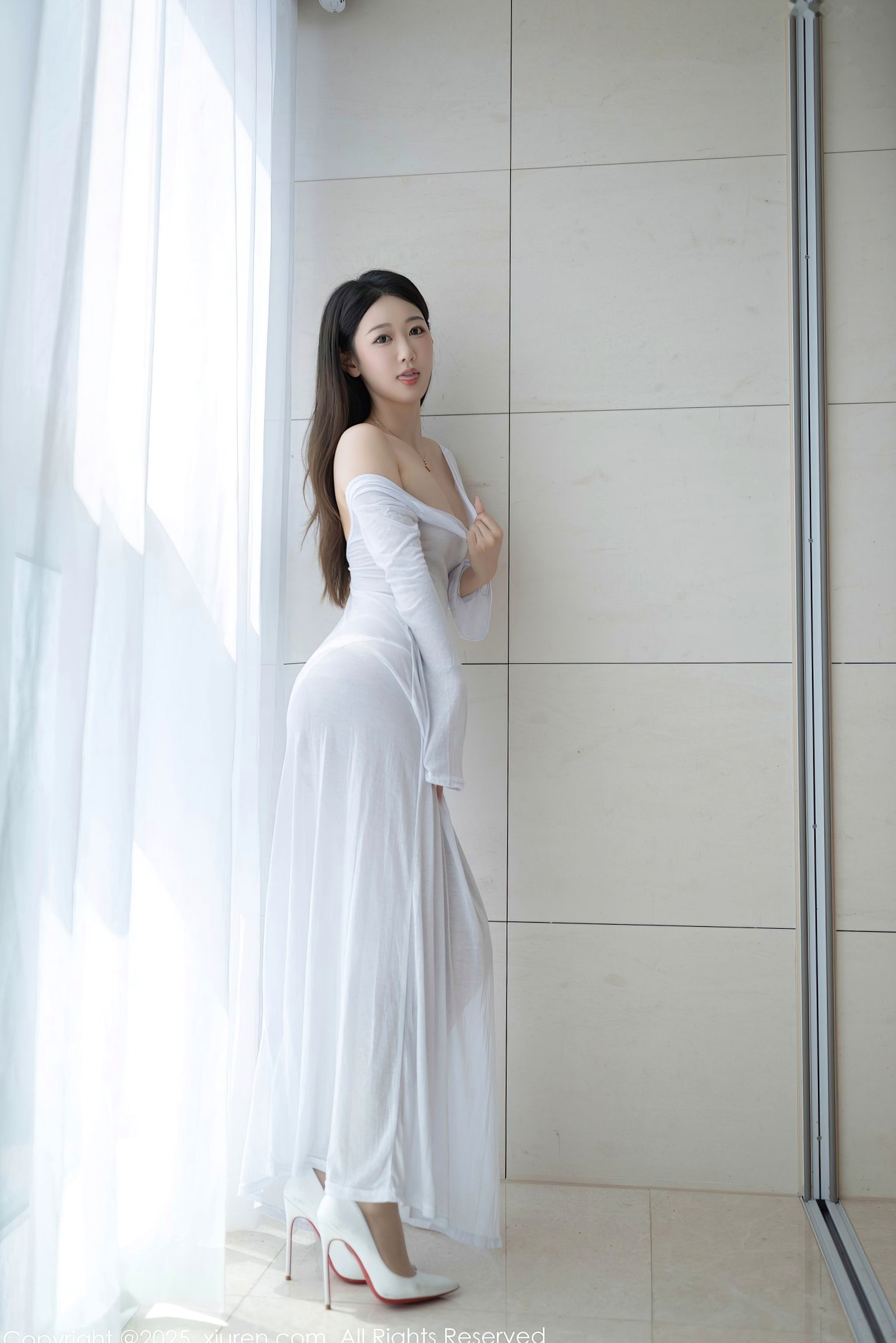 XiuRen秀人网-9840-唐安琪-轻透白纱裙玉体隐现-曼妙曲线尽显极致诱惑的私房写真