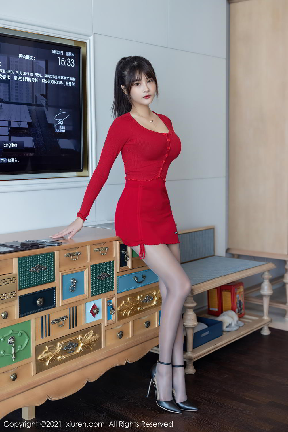红裙丽人萌奈子 丰腴有致简约风格
