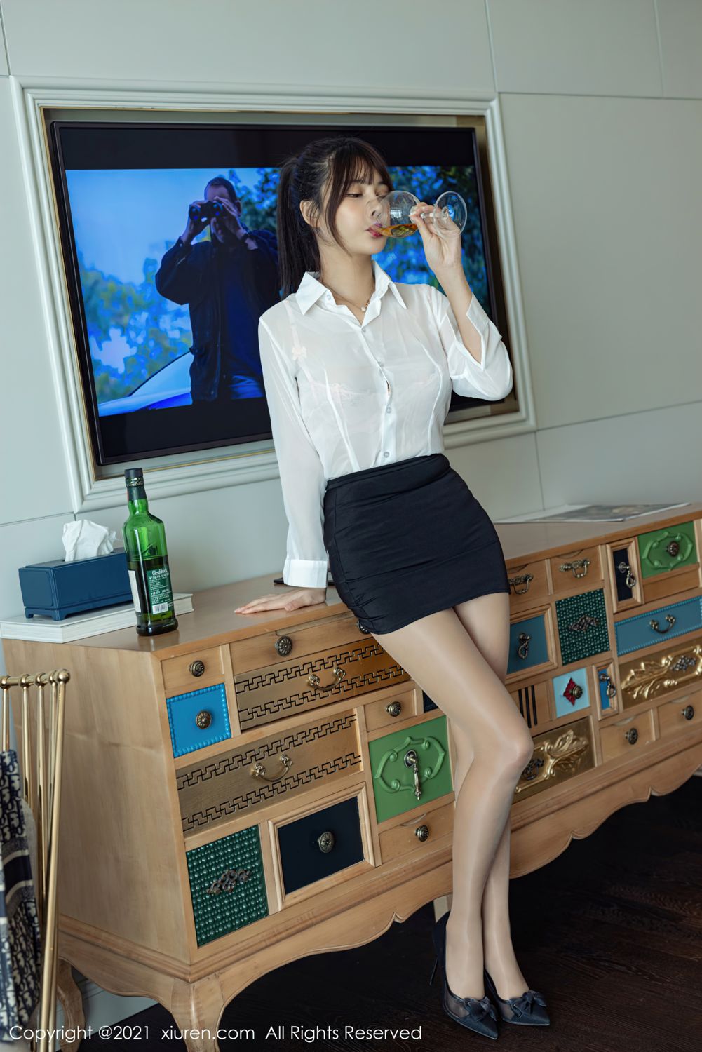 丰满妹子萌奈子 动人职业OL系列