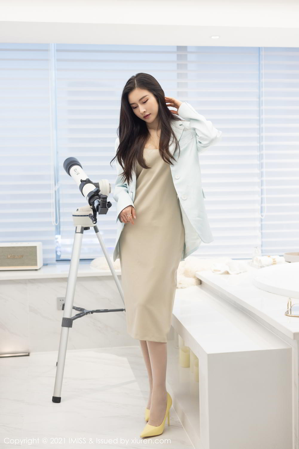 气质美女Vanessa 碎花与蕾丝内衣
