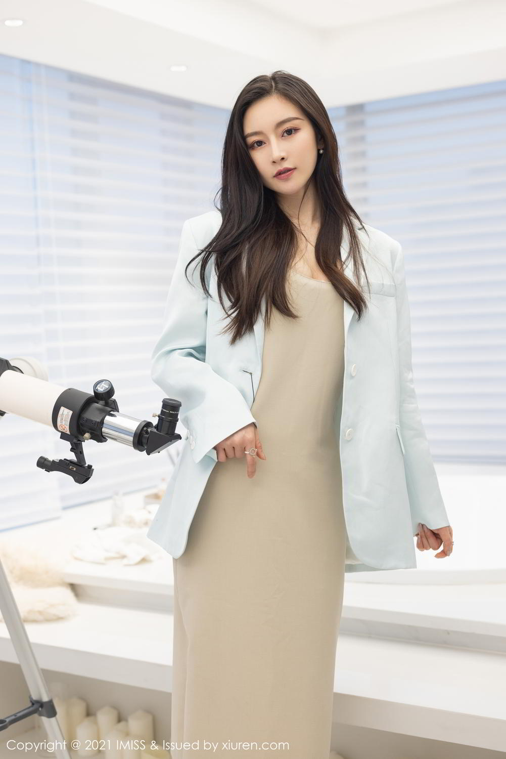气质美女Vanessa 碎花与蕾丝内衣