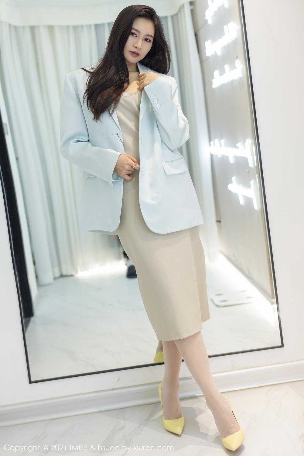 气质美女Vanessa 碎花与蕾丝内衣