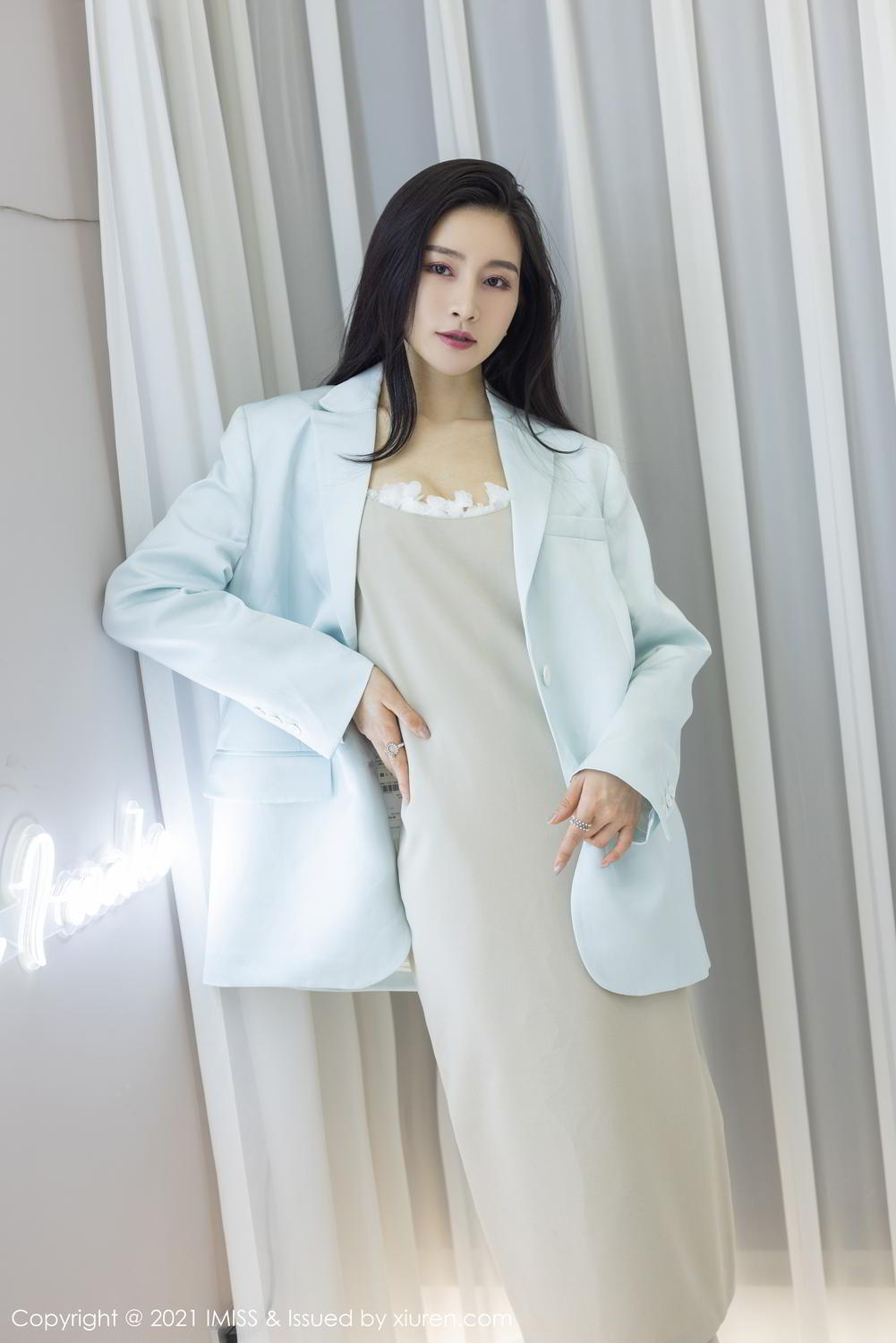 气质美女Vanessa 碎花与蕾丝内衣