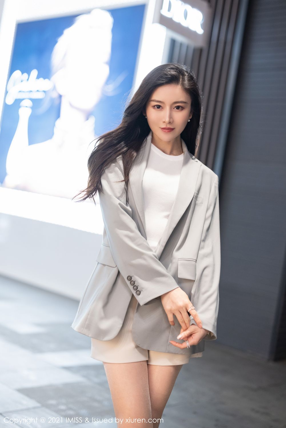气质美女Vanessa 优雅多姿的职场OL