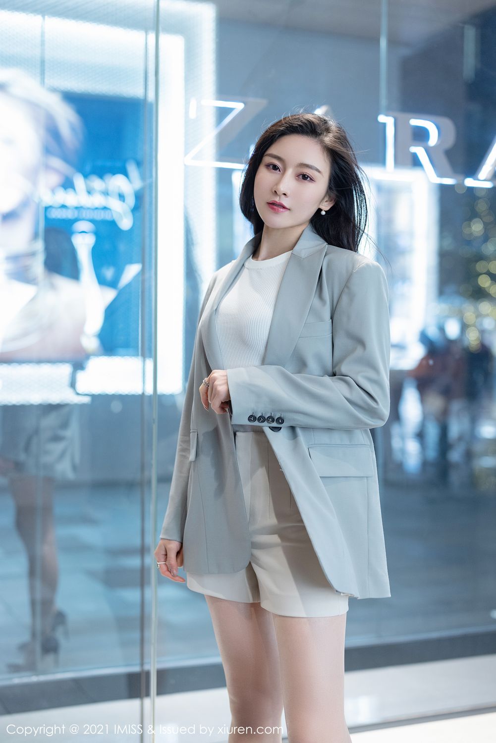 气质美女Vanessa 优雅多姿的职场OL