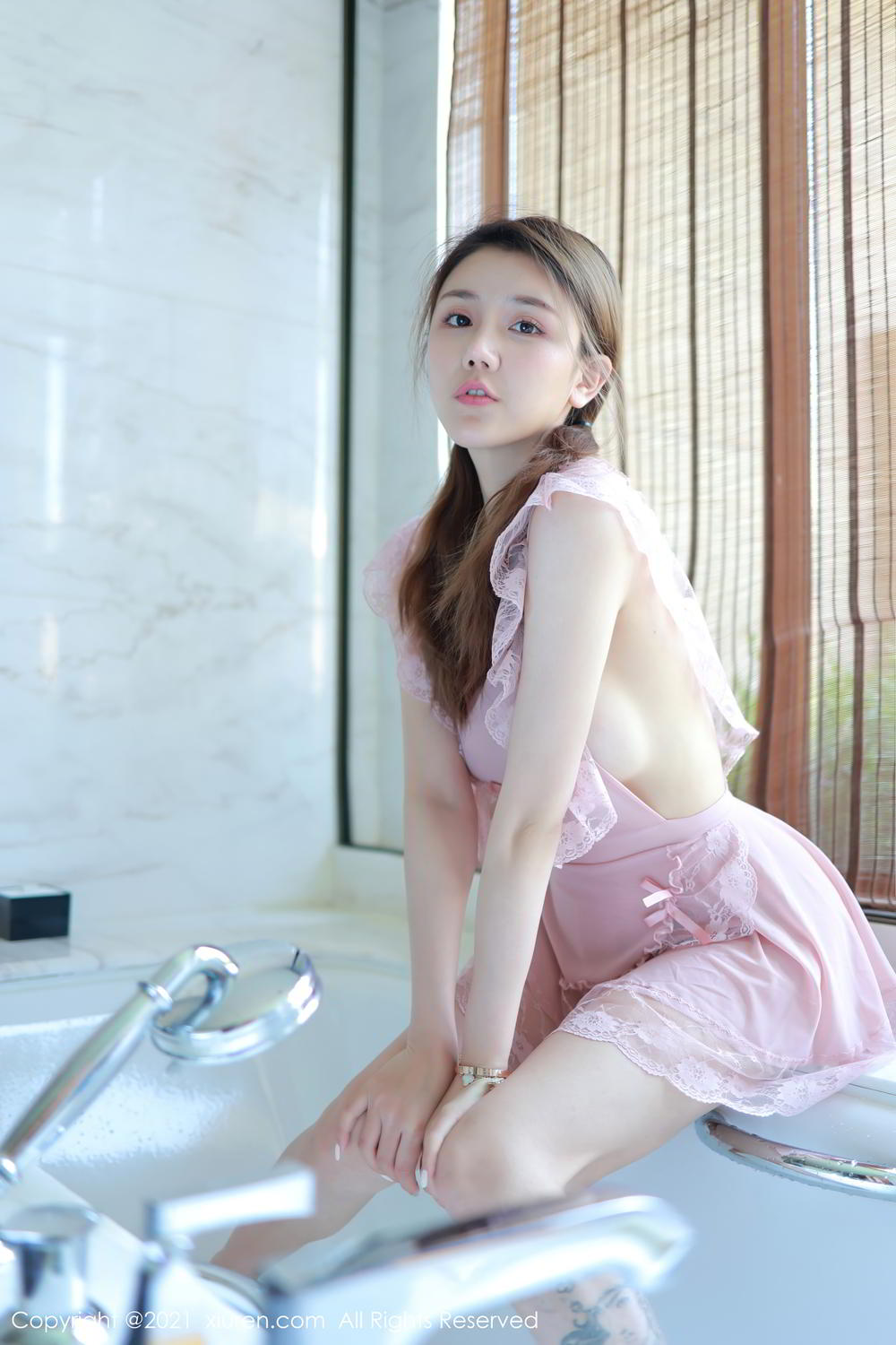 双马尾女孩夏西CiCi 粉色女仆浴室湿身