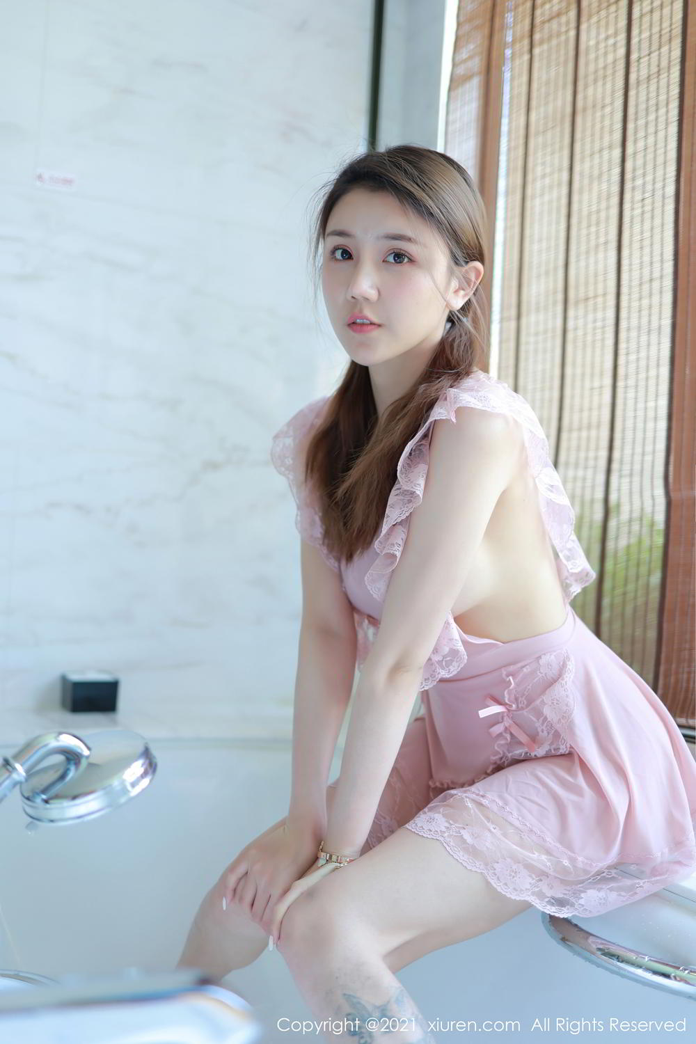 双马尾女孩夏西CiCi 粉色女仆浴室湿身