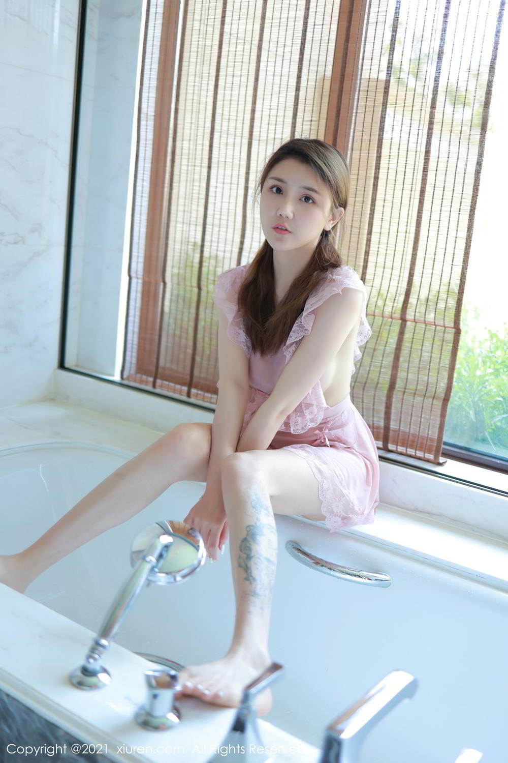 双马尾女孩夏西CiCi 粉色女仆浴室湿身