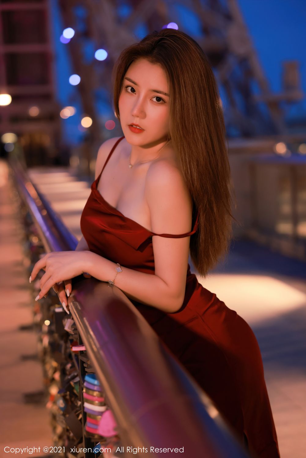 荷官女郎夏西CiCi 猩红吊裙港风娇媚